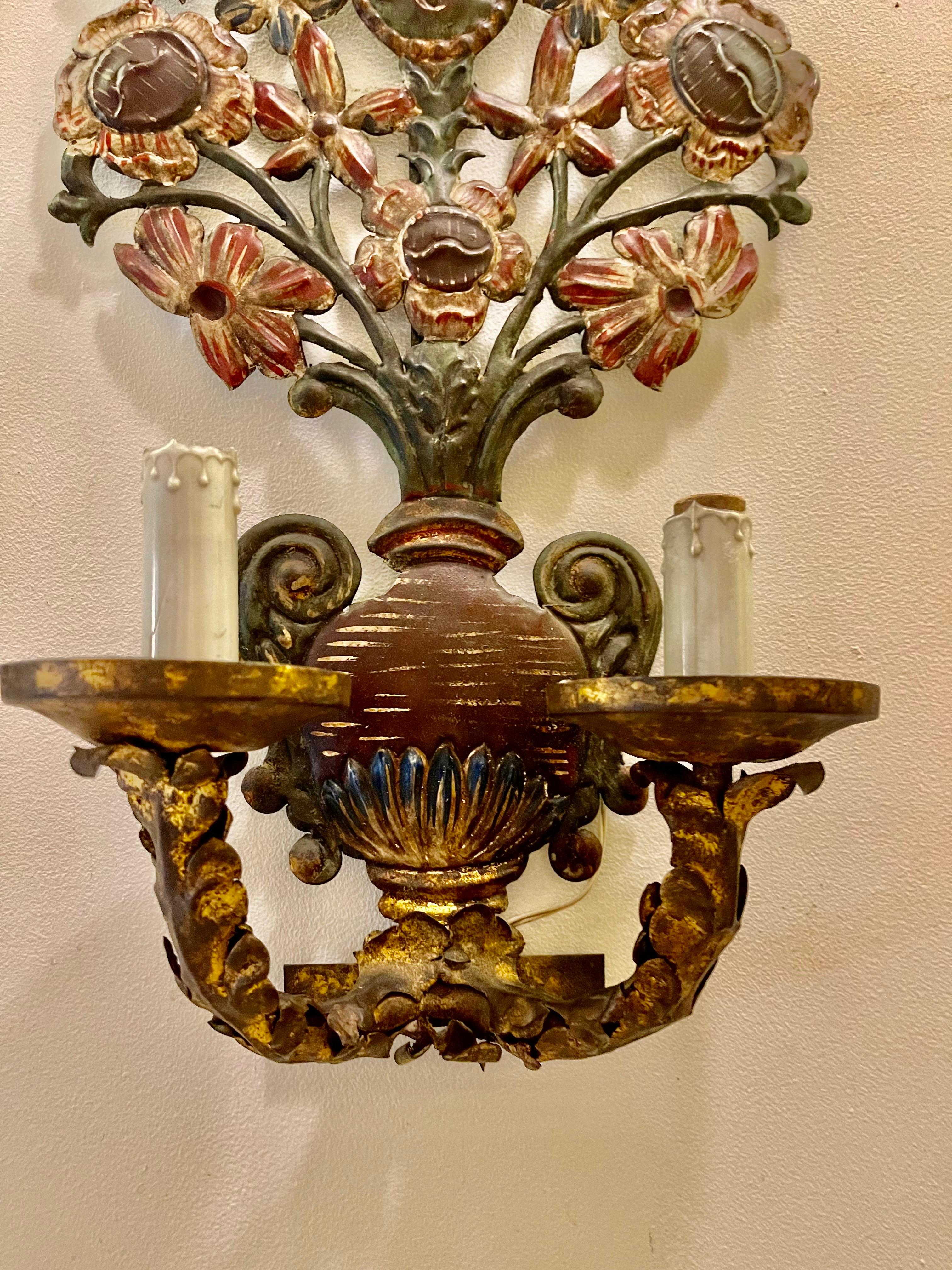 Metal Antique wall lighting flowers metal paint and gilt gold For Sale