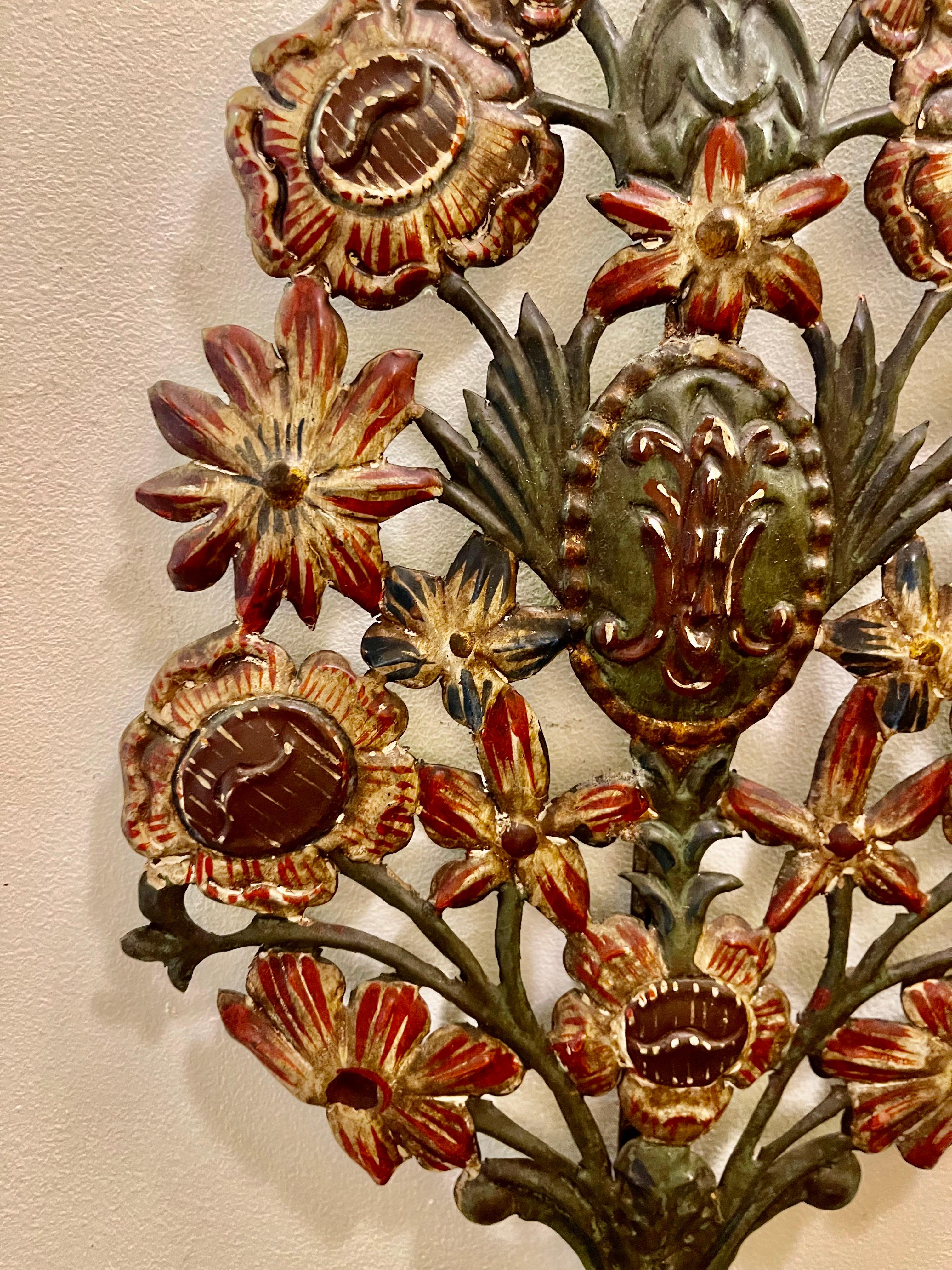 Antique wall lighting flowers metal paint and gilt gold For Sale 1