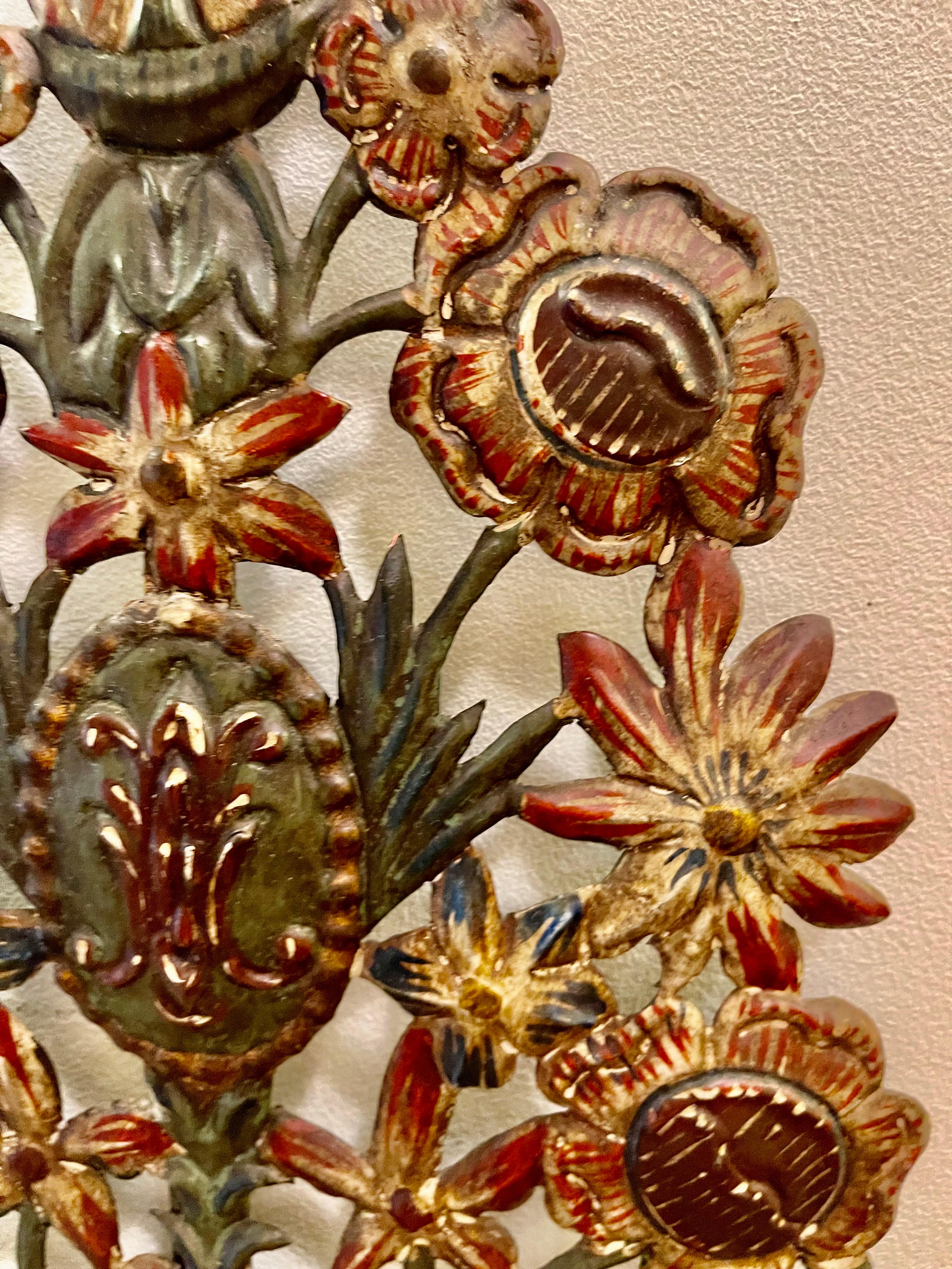 Antique wall lighting flowers metal paint and gilt gold For Sale 3