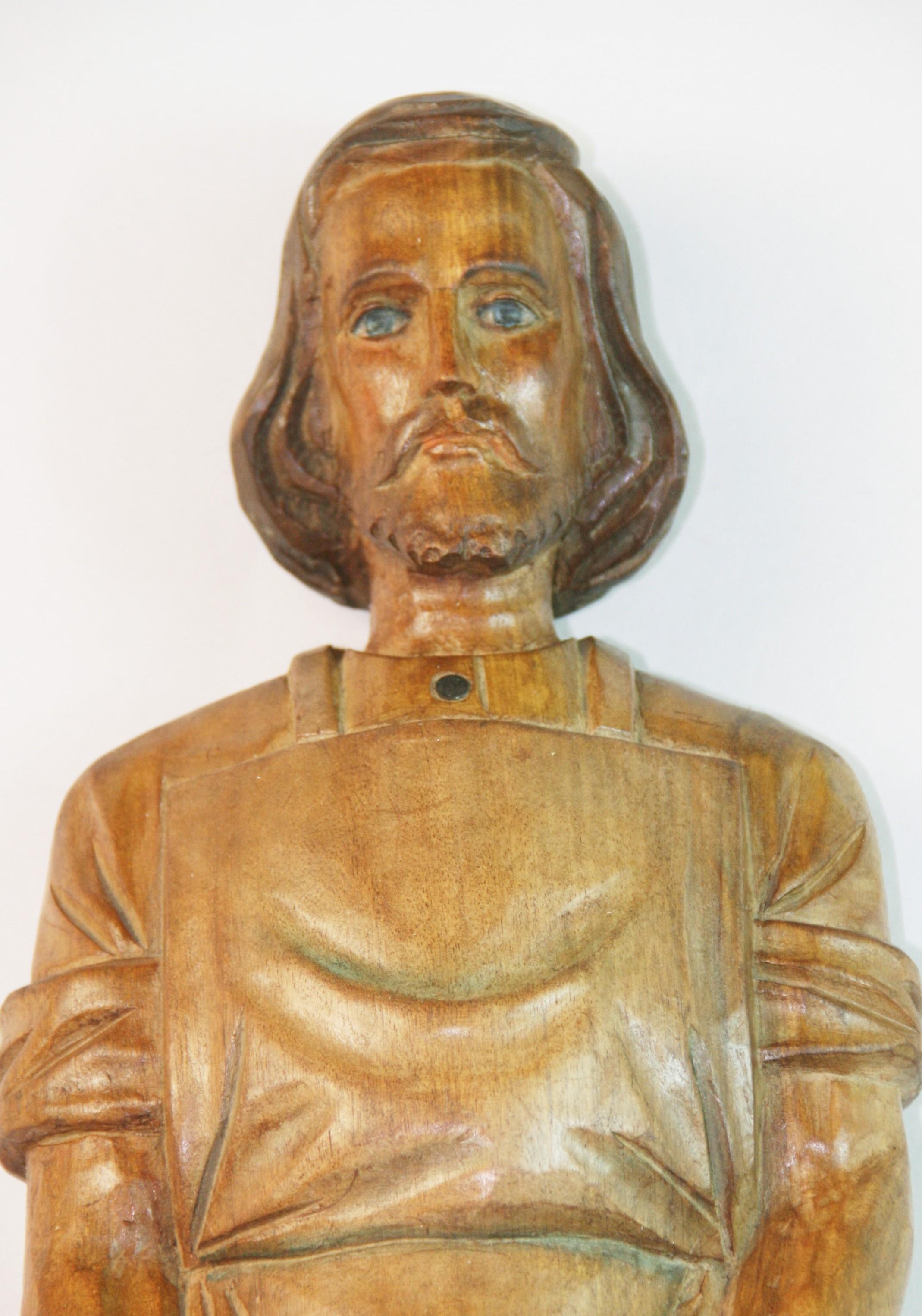 Sculpture murale ancienne du Christ représenté en tant que charpentier en vente 4