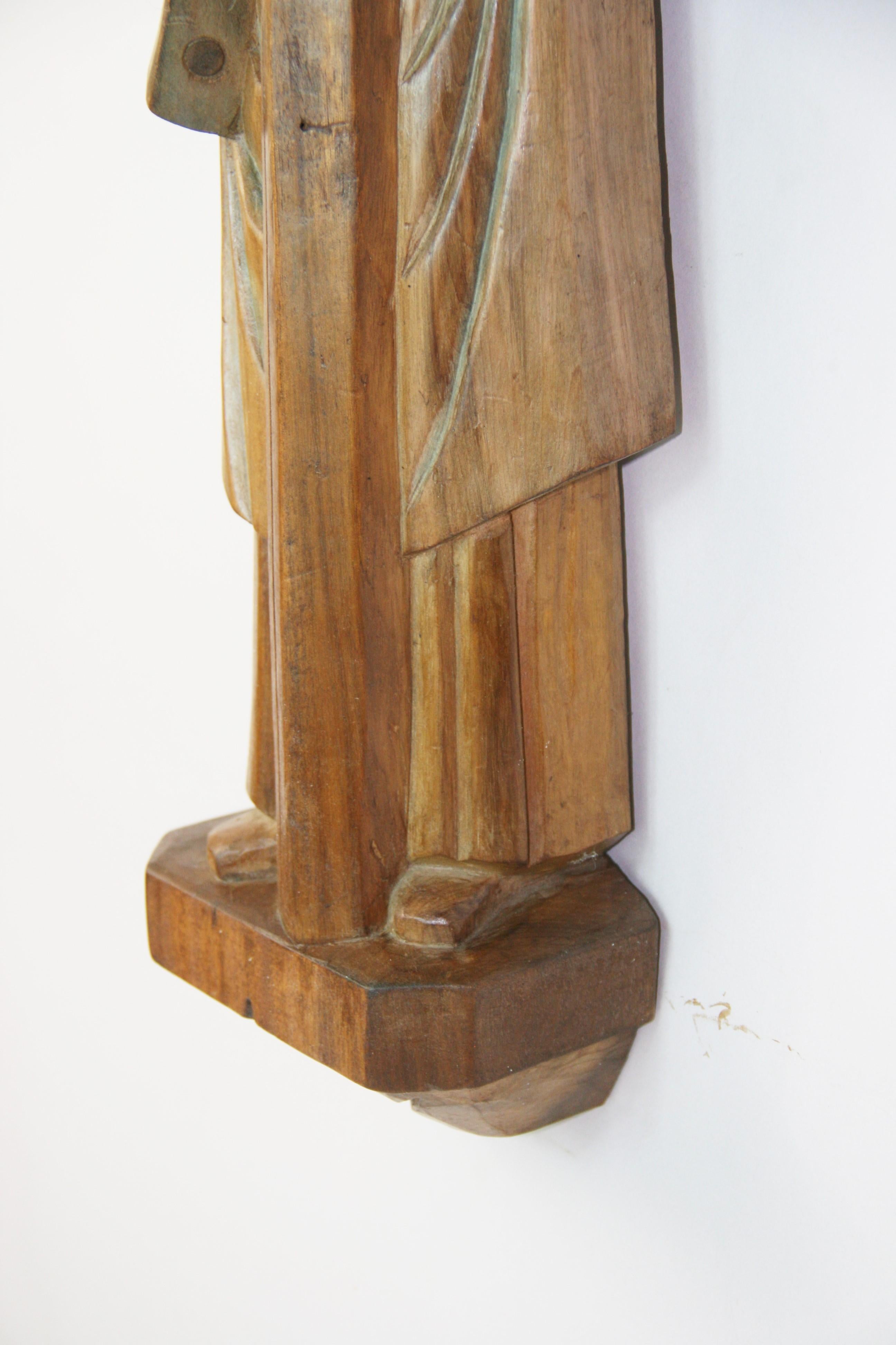 Sculpture murale ancienne du Christ représenté en tant que charpentier en vente 10