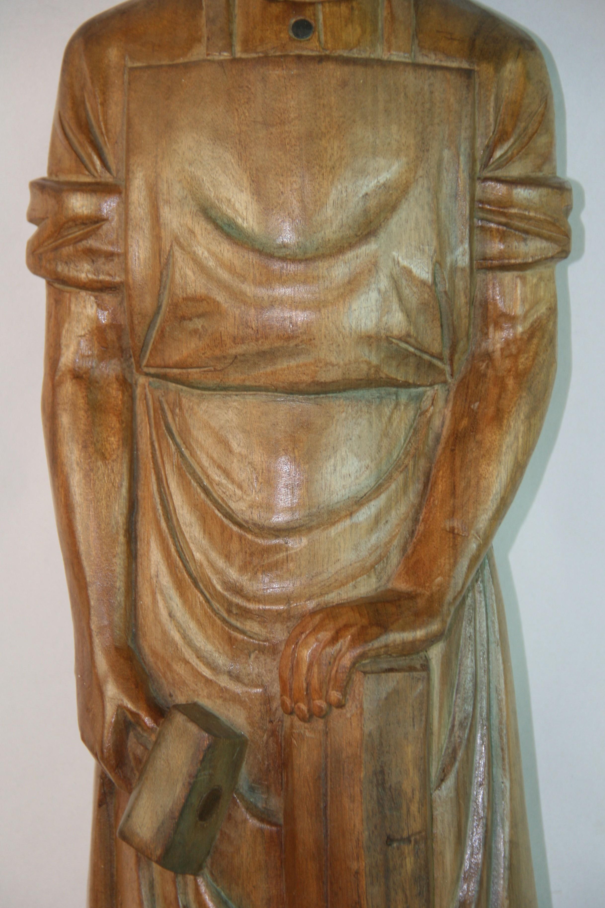 Sculpture murale ancienne du Christ représenté en tant que charpentier Bon état - En vente à Douglas Manor, NY