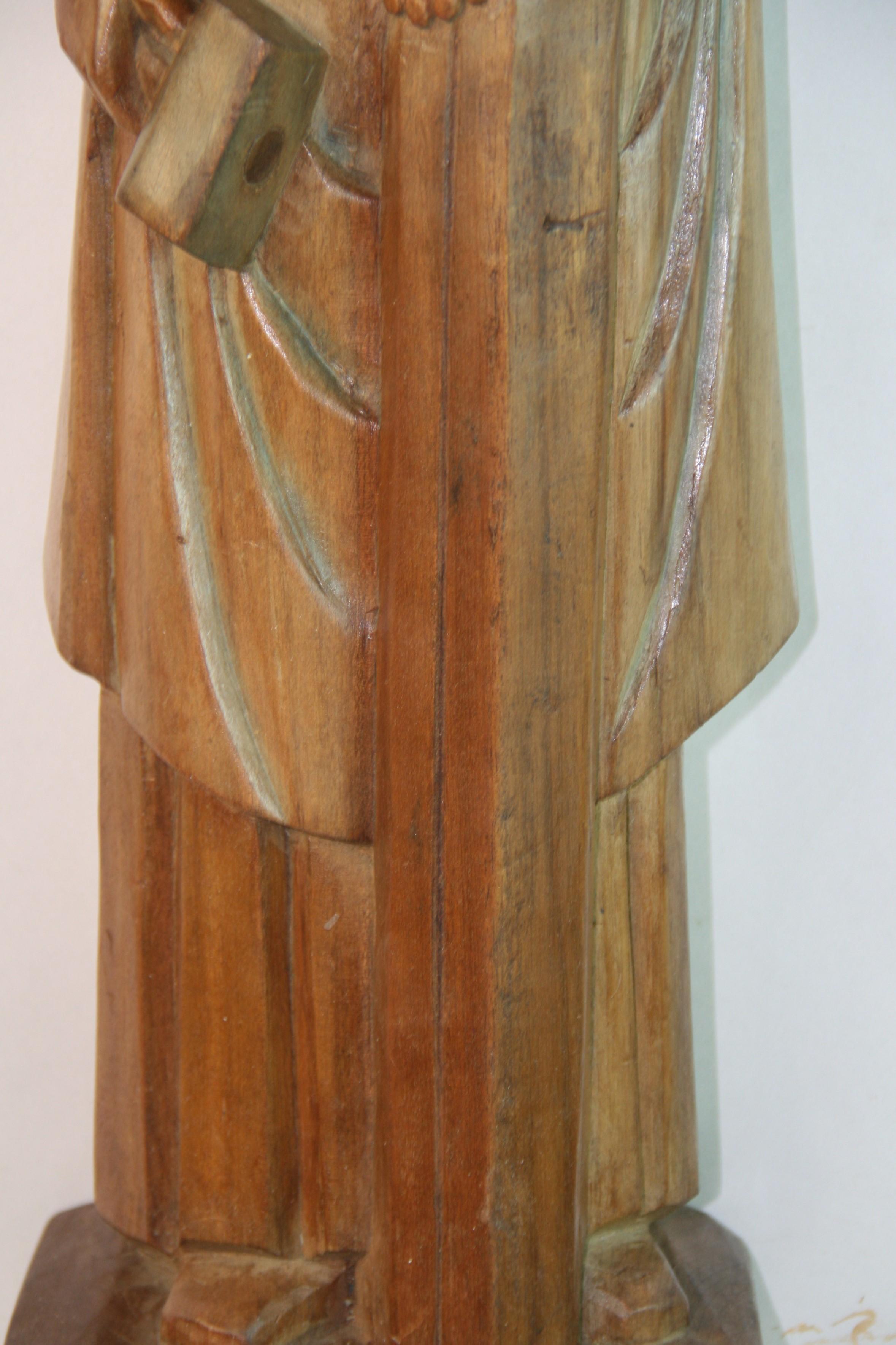 Bois de feuillus Sculpture murale ancienne du Christ représenté en tant que charpentier en vente