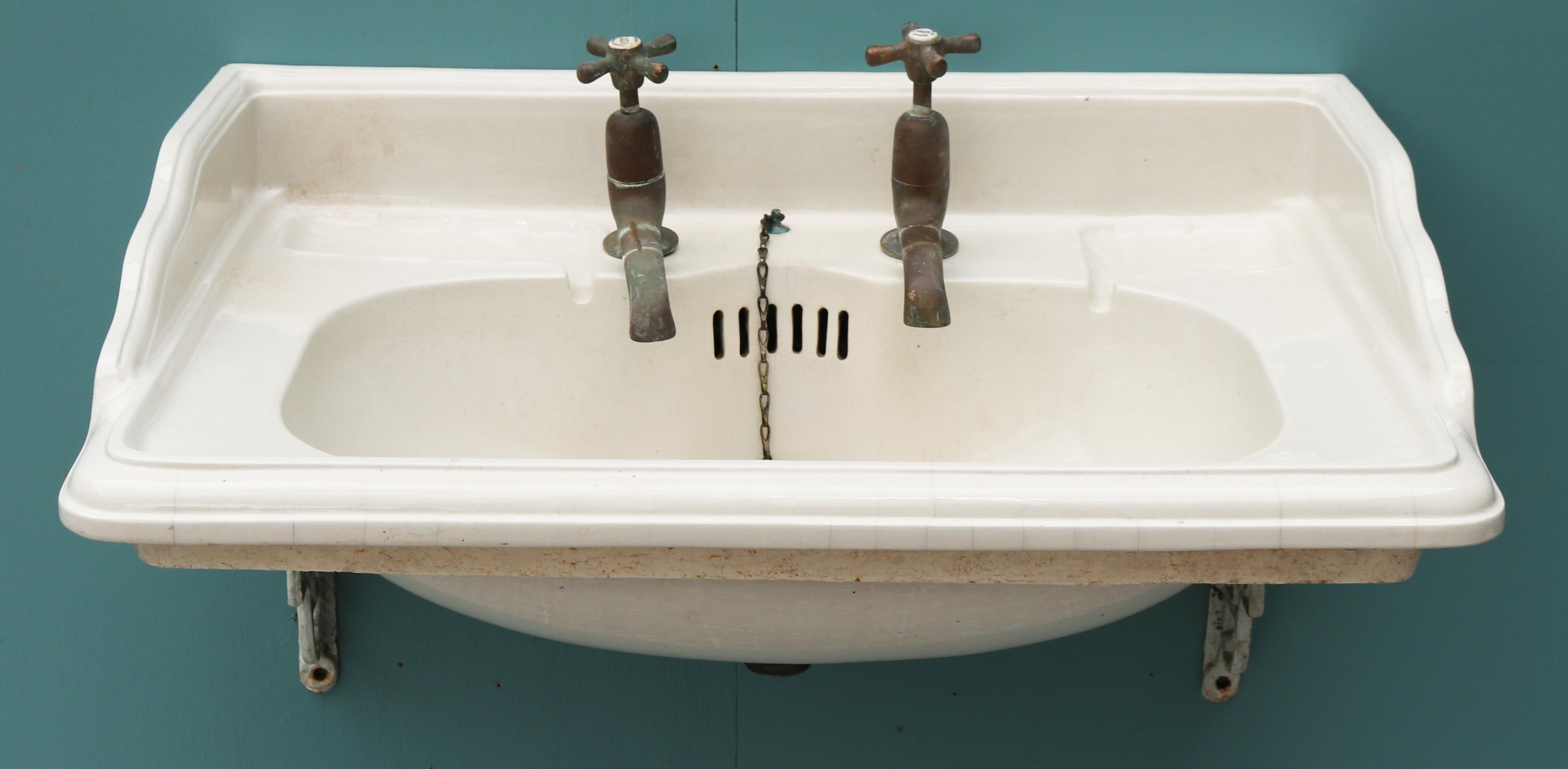 Antique Wall Mounted Wash Basin In Fair Condition For Sale In Wormelow, Herefordshire
