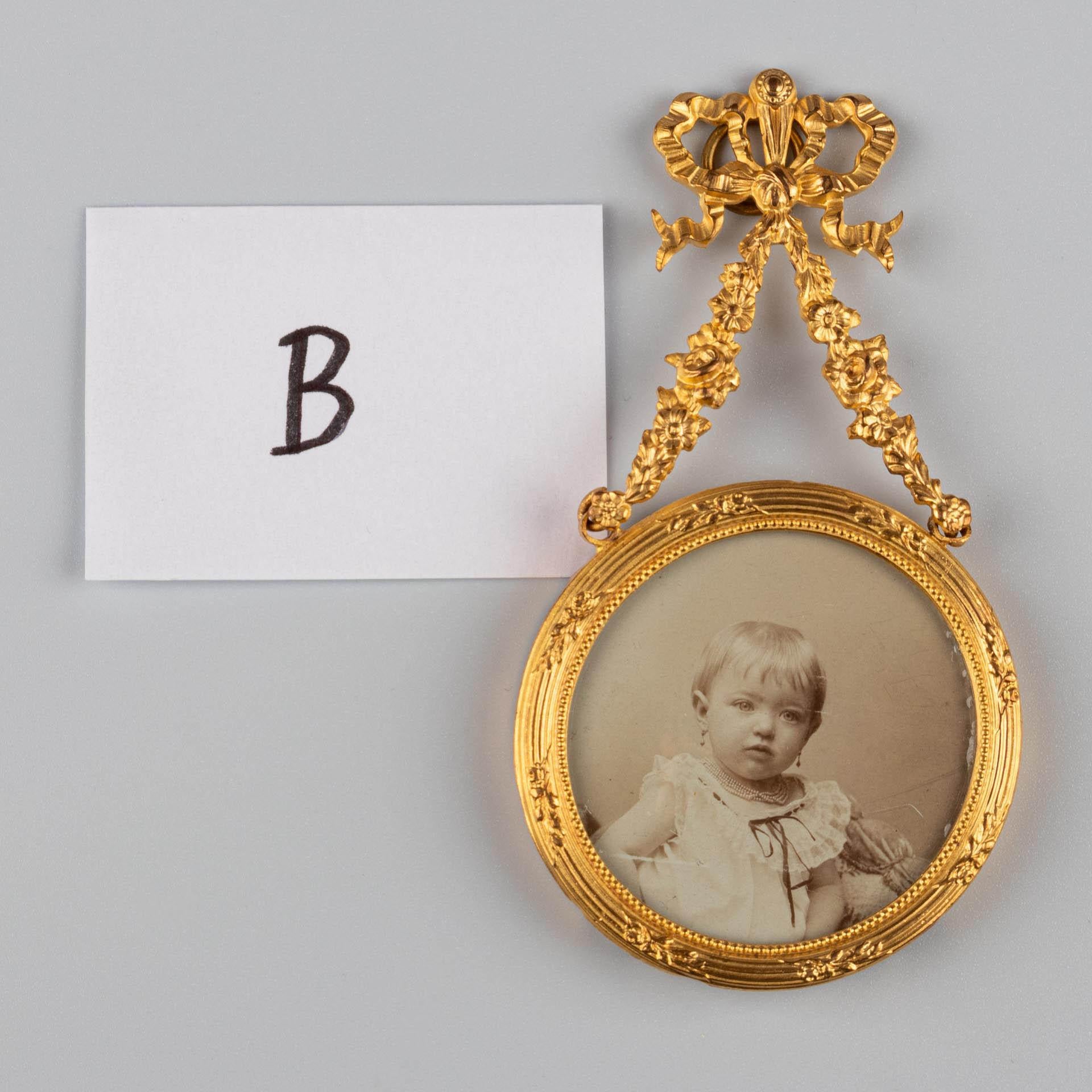 Antique Wall Picture Frame, Louis XVI. Style, Hanging Photo, France, 5 x 5 cm For Sale 1