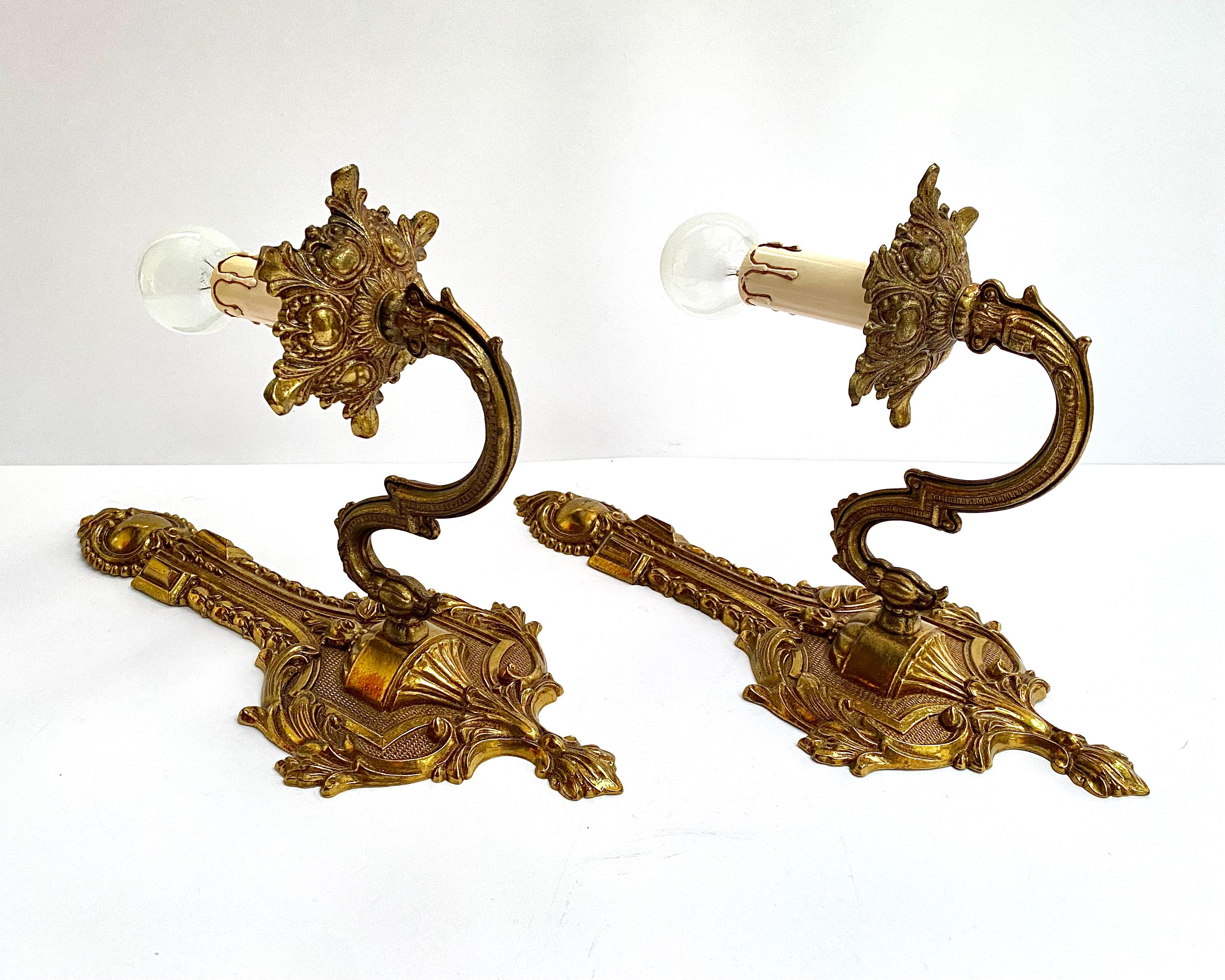 Baroque Antique Wall Sconces Gilt Brass Wall Lighting, Set 2, France, 1930s For Sale