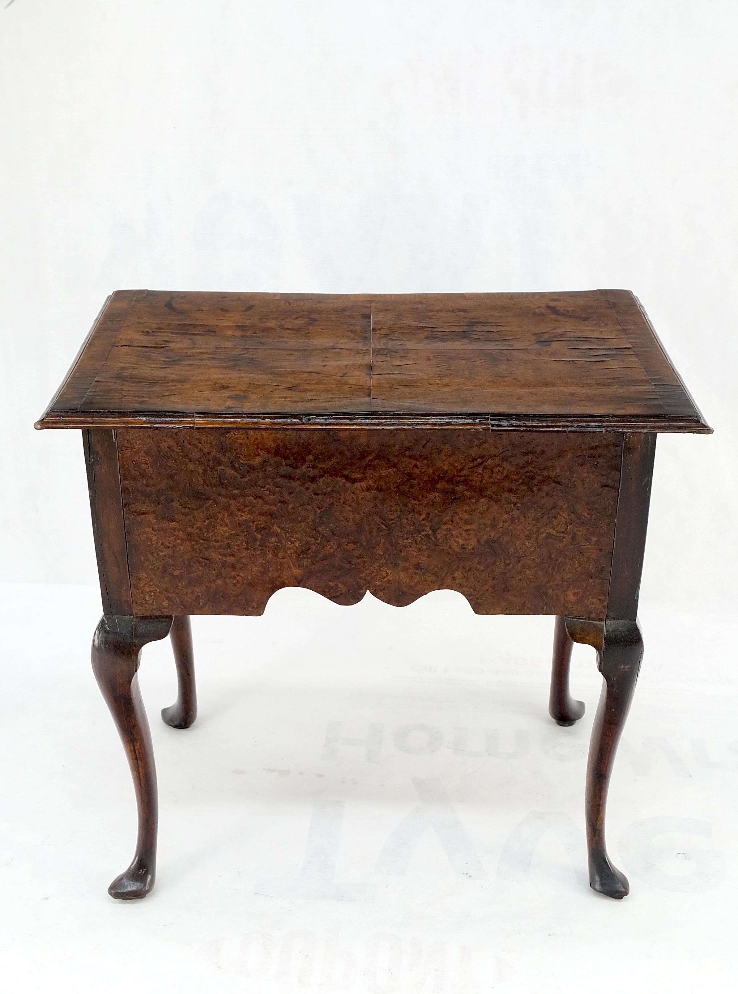 Antique Walnut 18th Century Queen Ann 3 Drawers Low Boy Good Condition For Sale 6