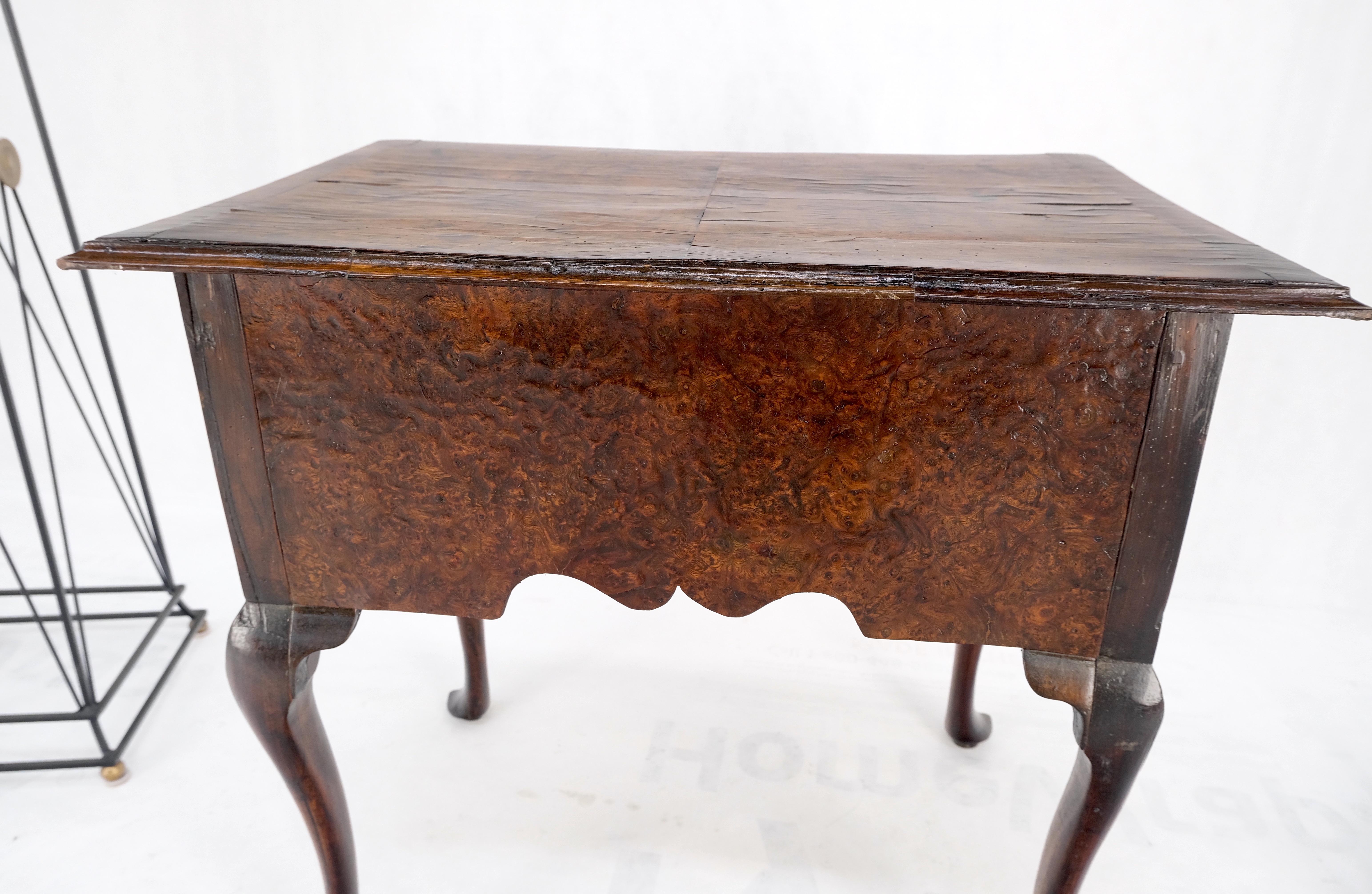 Antique Walnut 18th Century Queen Ann 3 Drawers Low Boy Good Condition For Sale 9