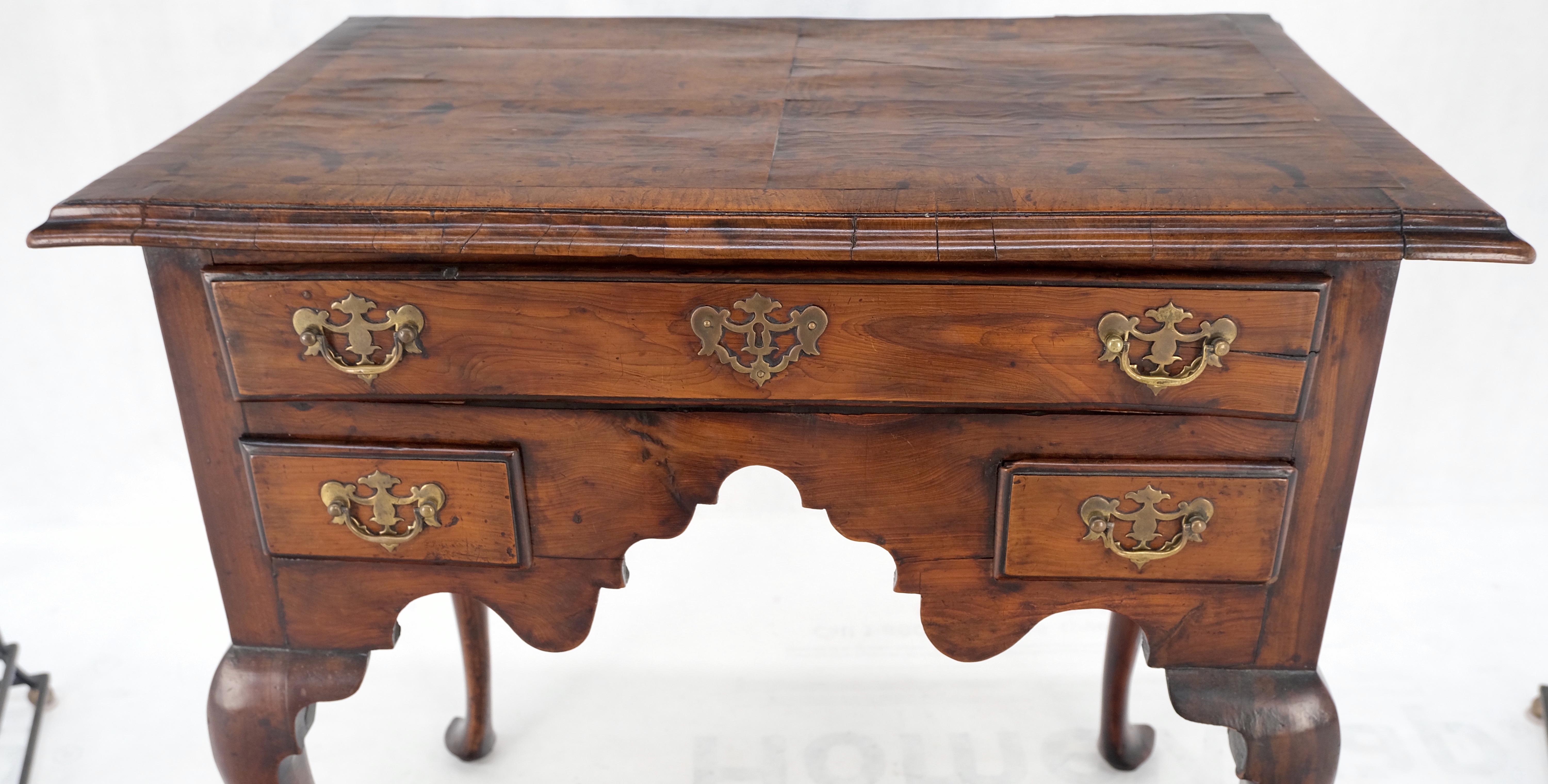Antique Walnut 18th Century Queen Ann 3 Drawers Low Boy Good Condition For Sale 2