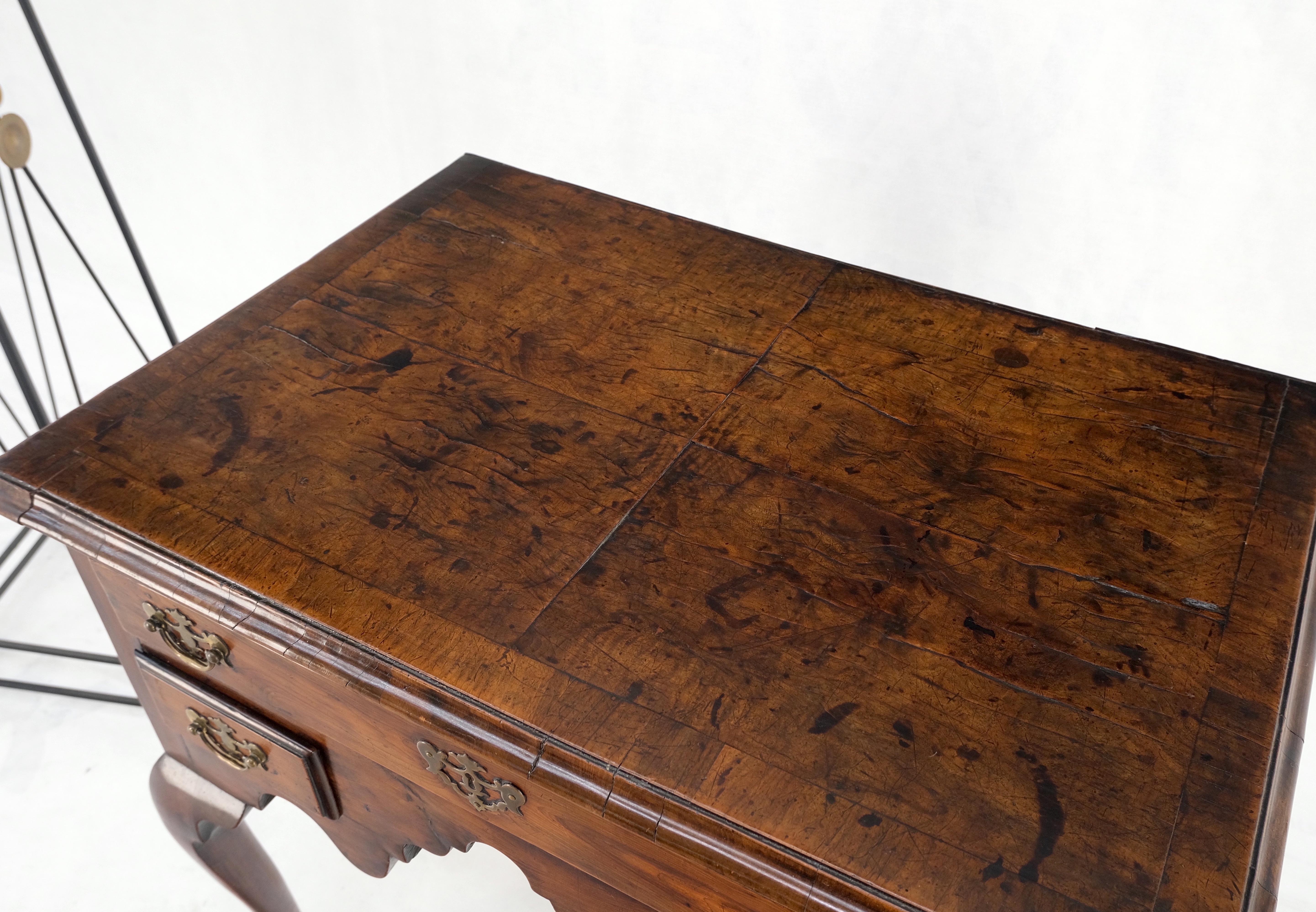 Antique Walnut 18th Century Queen Ann 3 Drawers Low Boy Good Condition For Sale 4