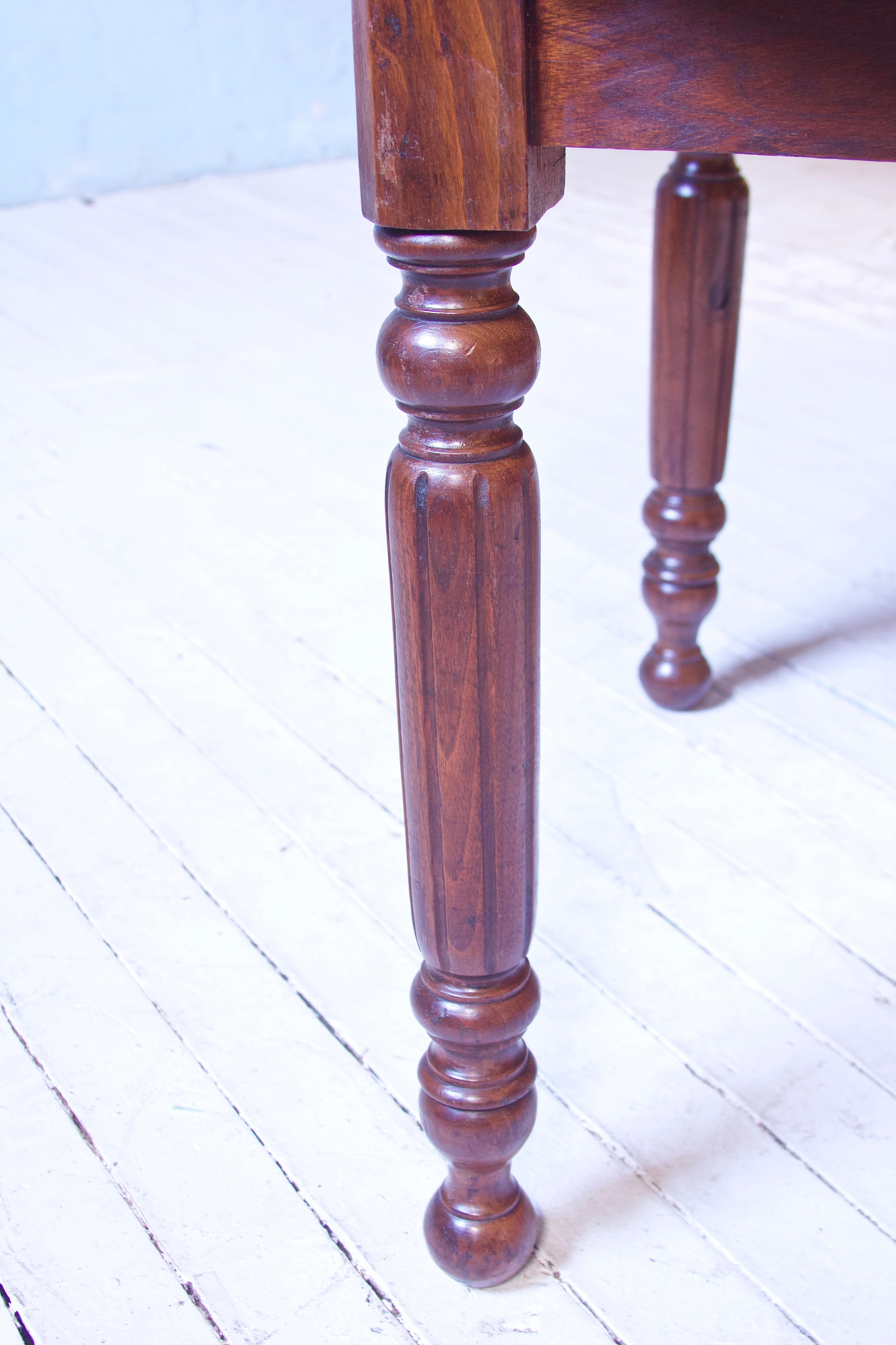 Antique Walnut 19th Century Extension Dining Table with Turned Legs, 1850s 1