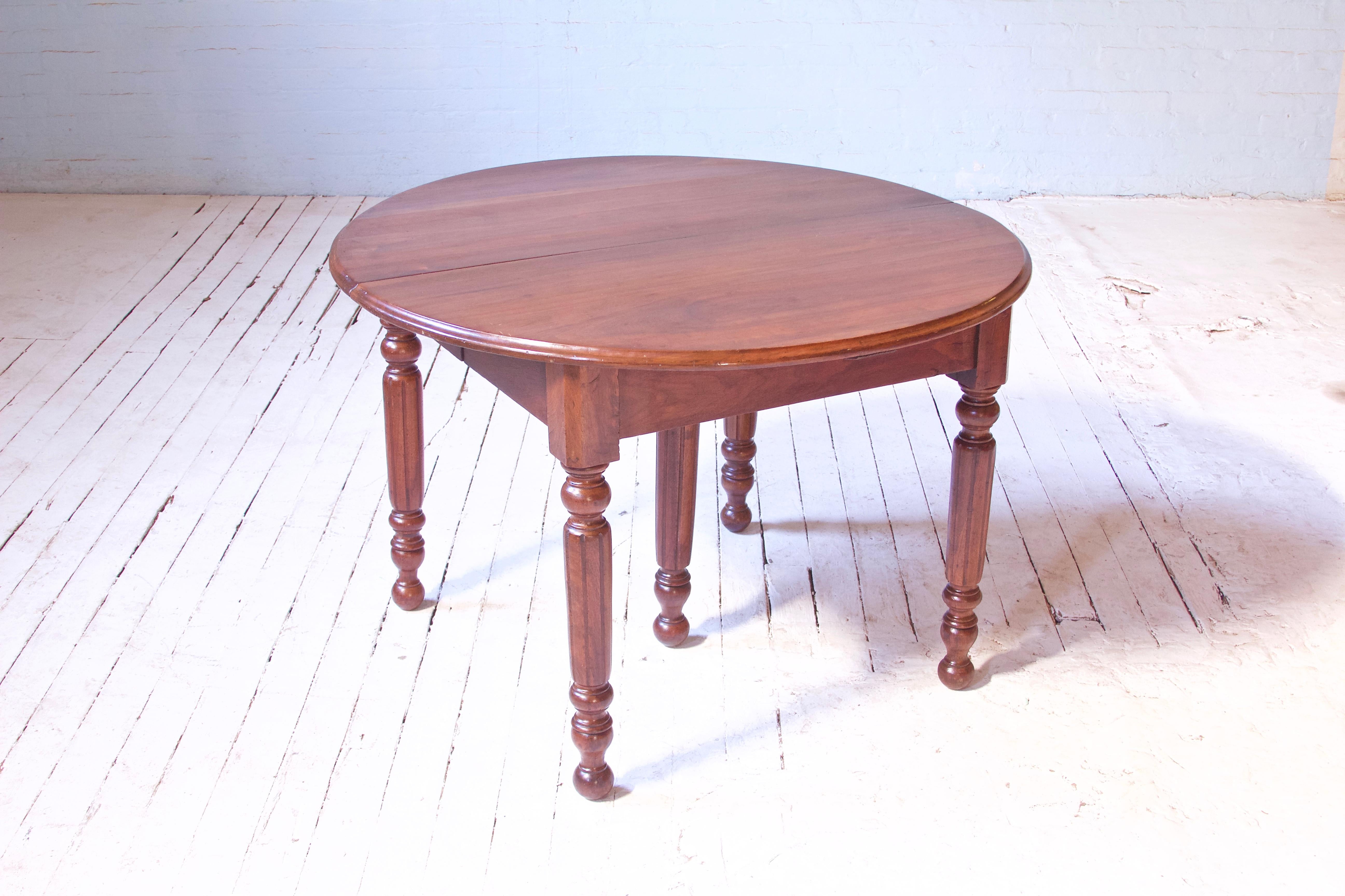 Early Victorian Antique Walnut 19th Century Extension Dining Table with Turned Legs, 1850s