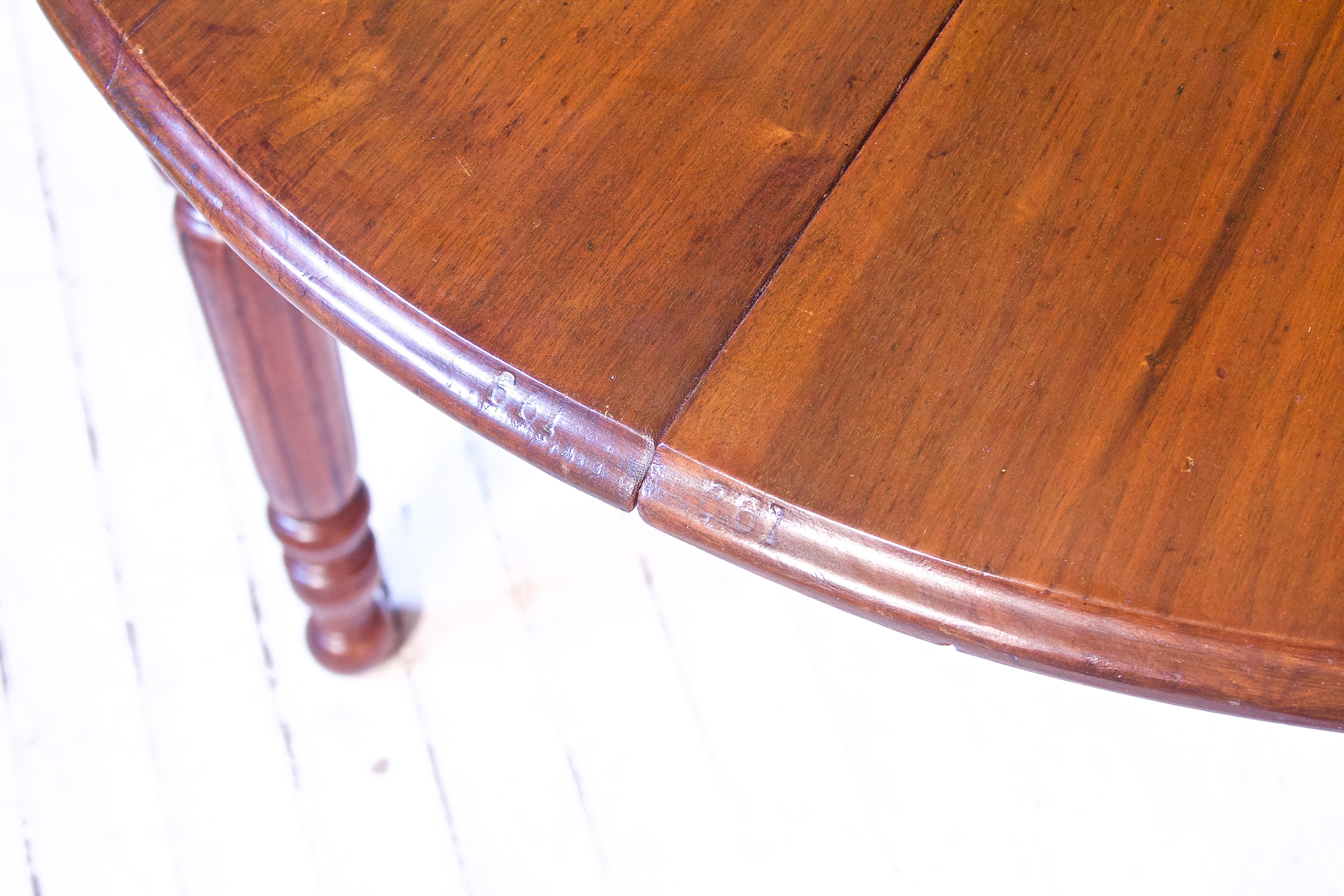 Polished Antique Walnut 19th Century Extension Dining Table with Turned Legs, 1850s