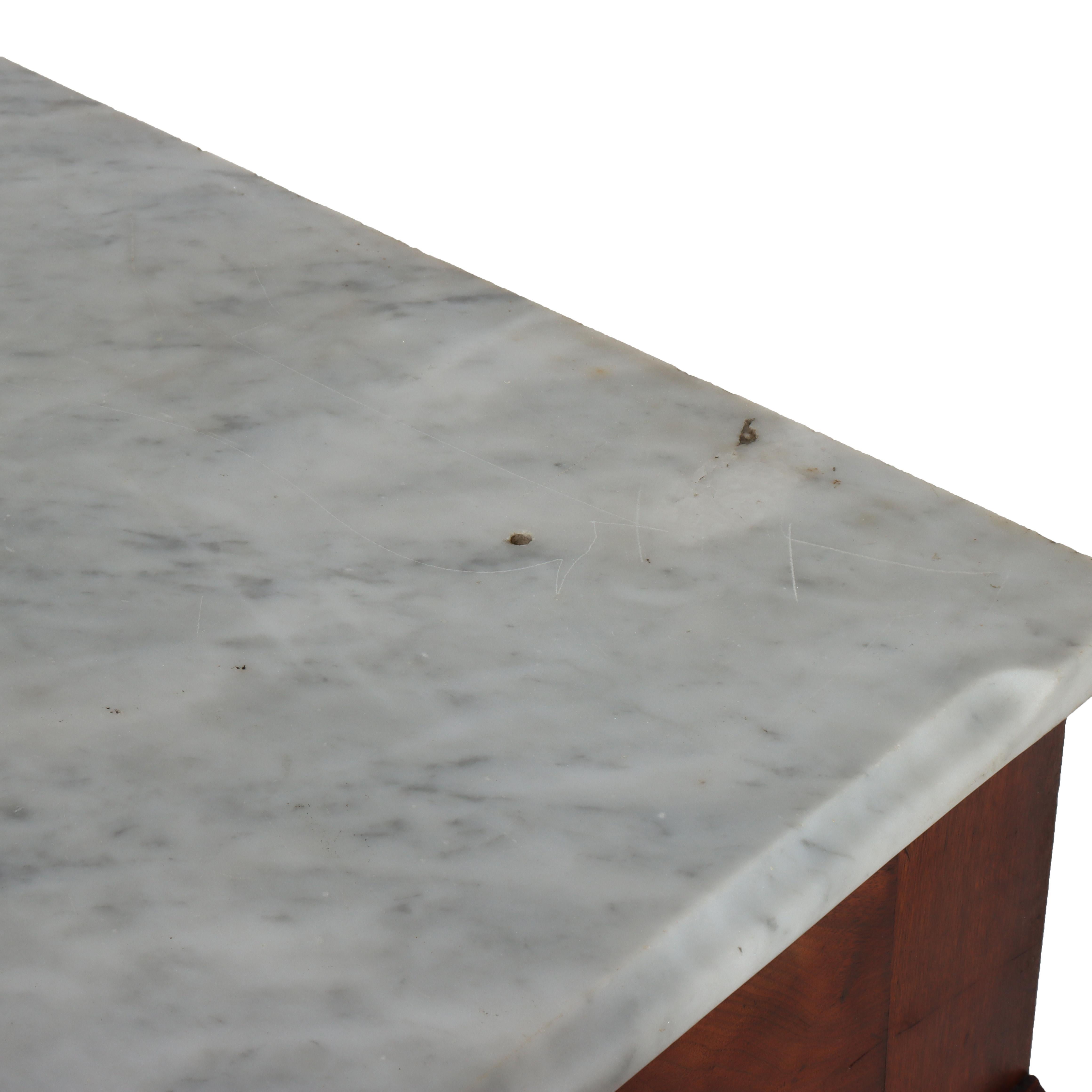 Antique Walnut 3-Drawer Marble Top Commode With Carved Pulls c1890 in vendita 7