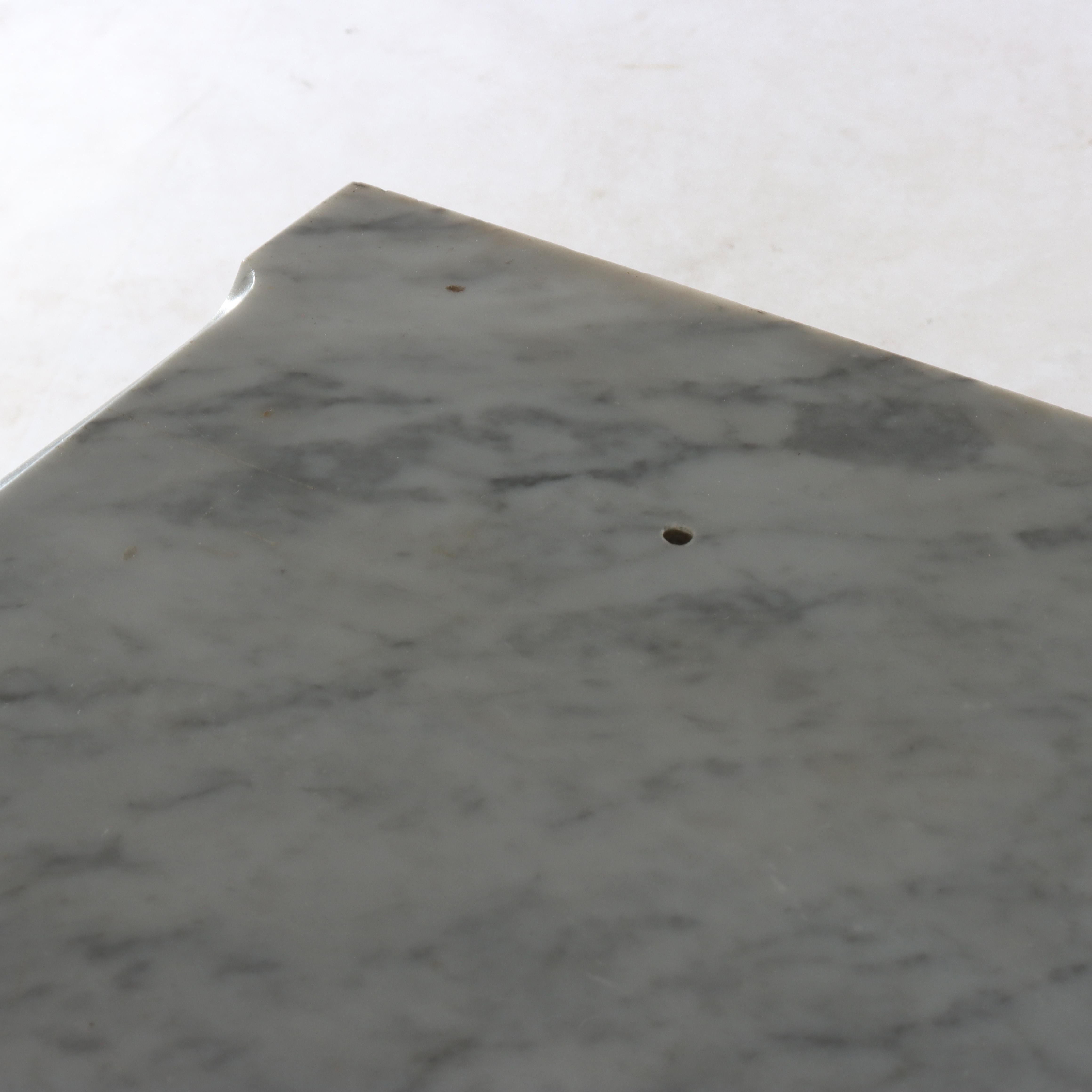 Antique Walnut 3-Drawer Marble Top Commode With Carved Pulls c1890 in vendita 8