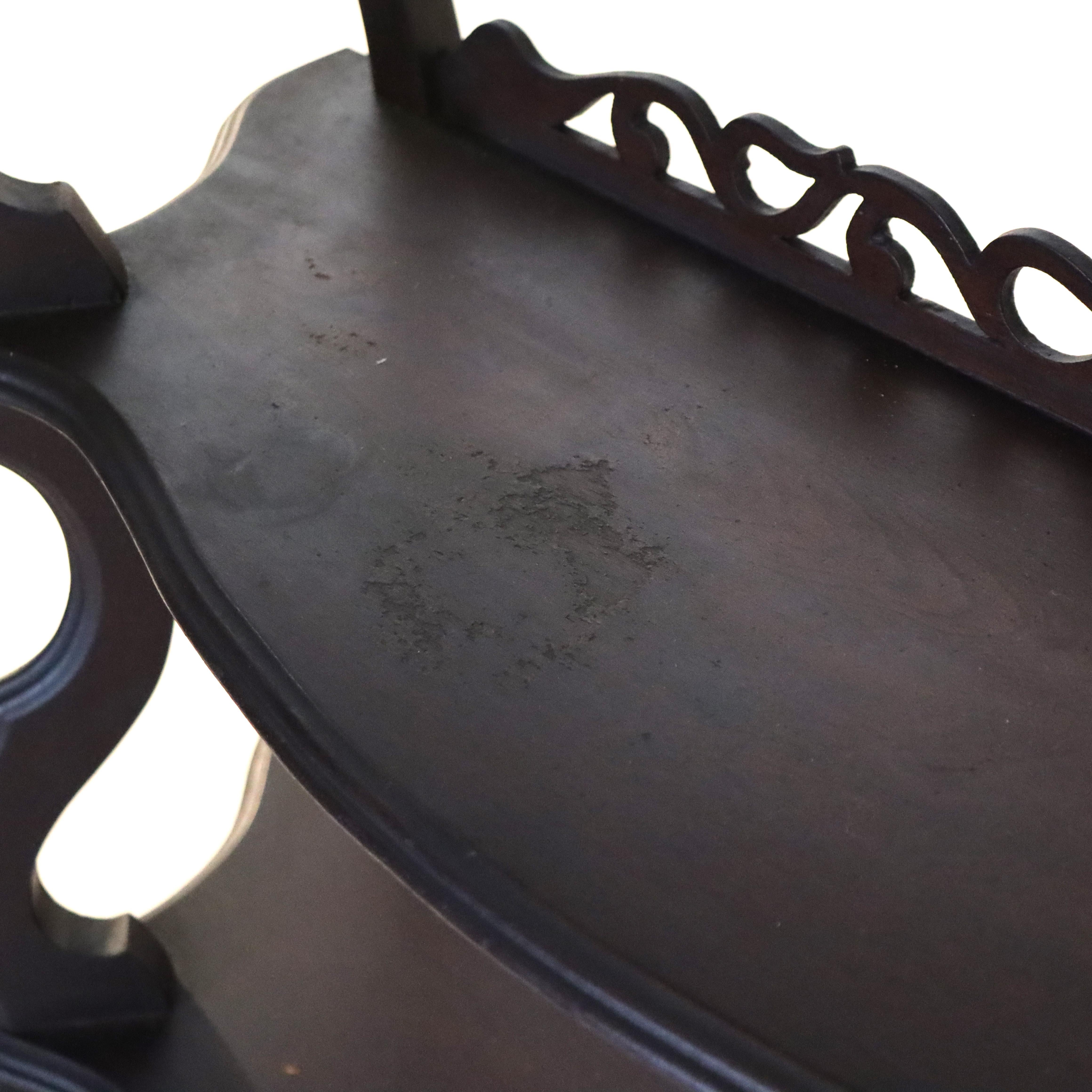 Estantería antigua de nogal de 5 baldas con calado recortado C1890 en venta 5