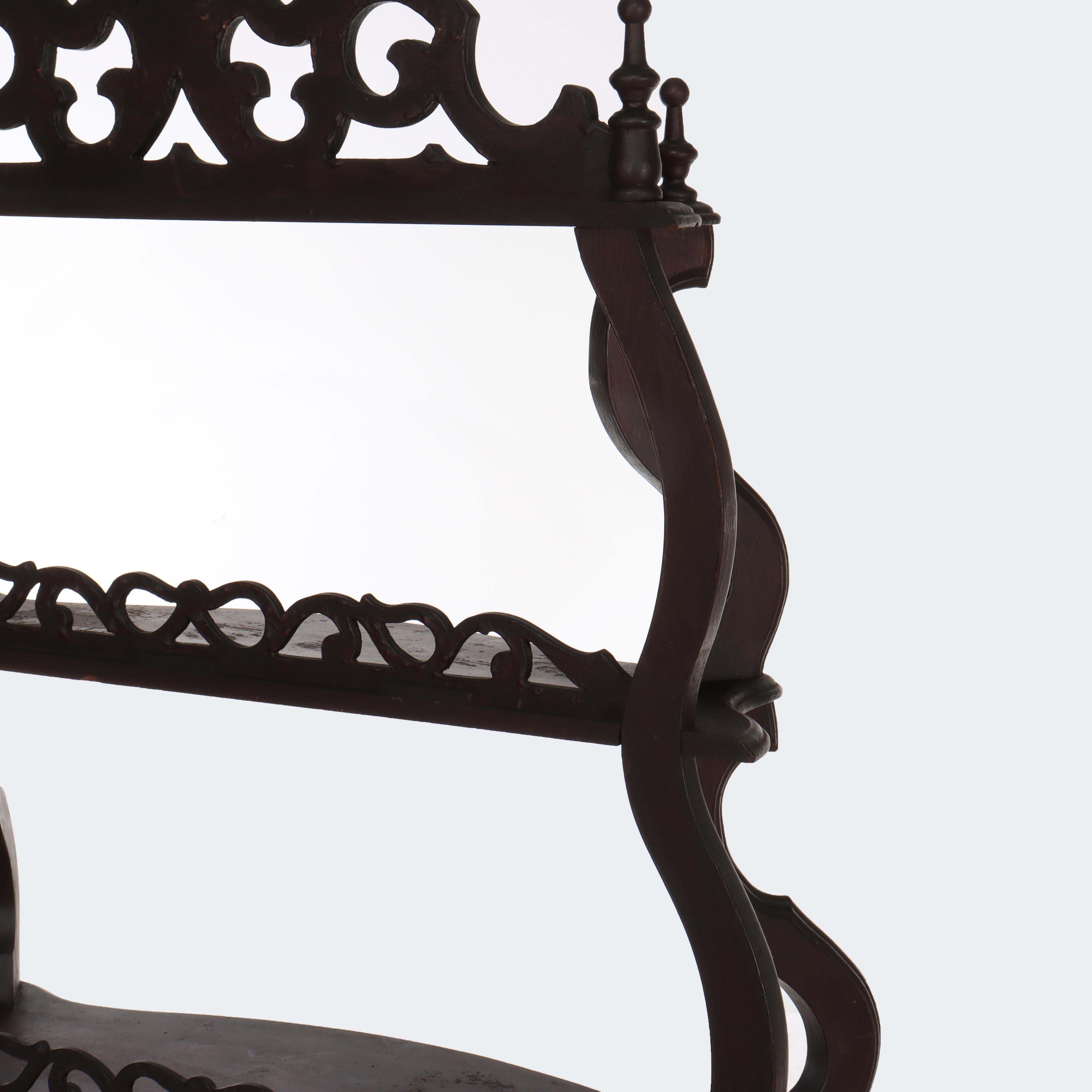 Estantería antigua de nogal de 5 baldas con calado recortado C1890 en venta 10