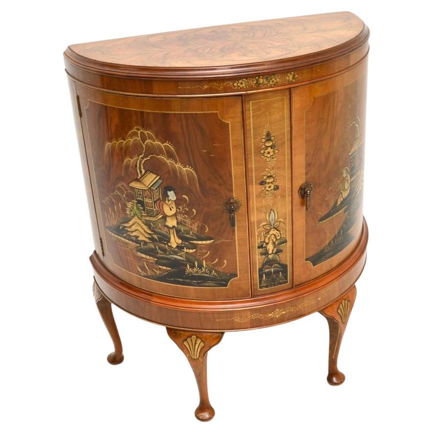Antiker Schrank aus Nussbaum und Chinoiserie