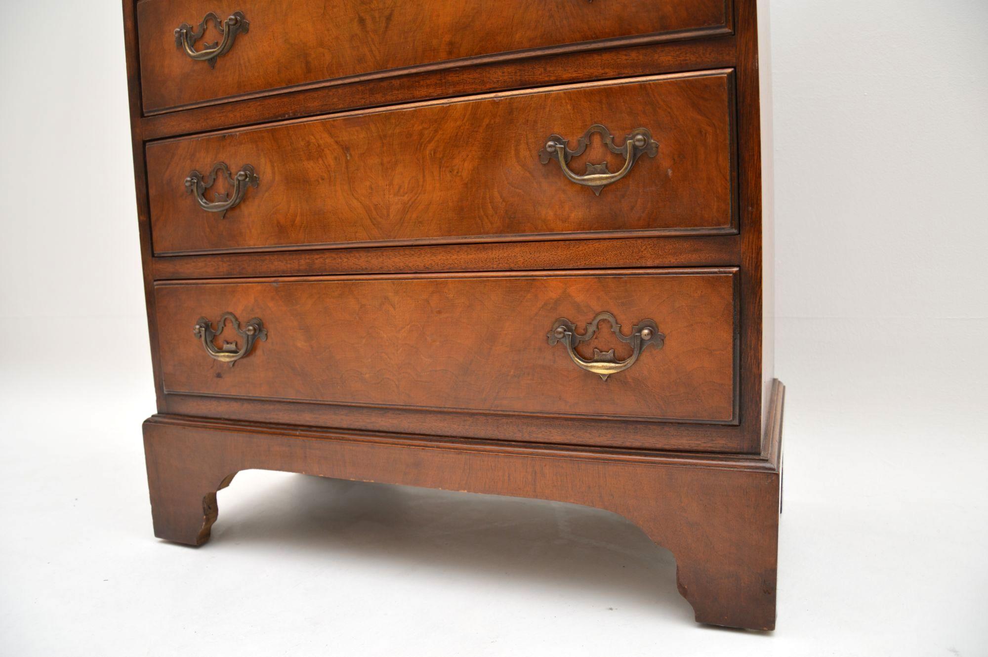 Antique Walnut Bachelors Chest of Drawers In Good Condition In London, GB