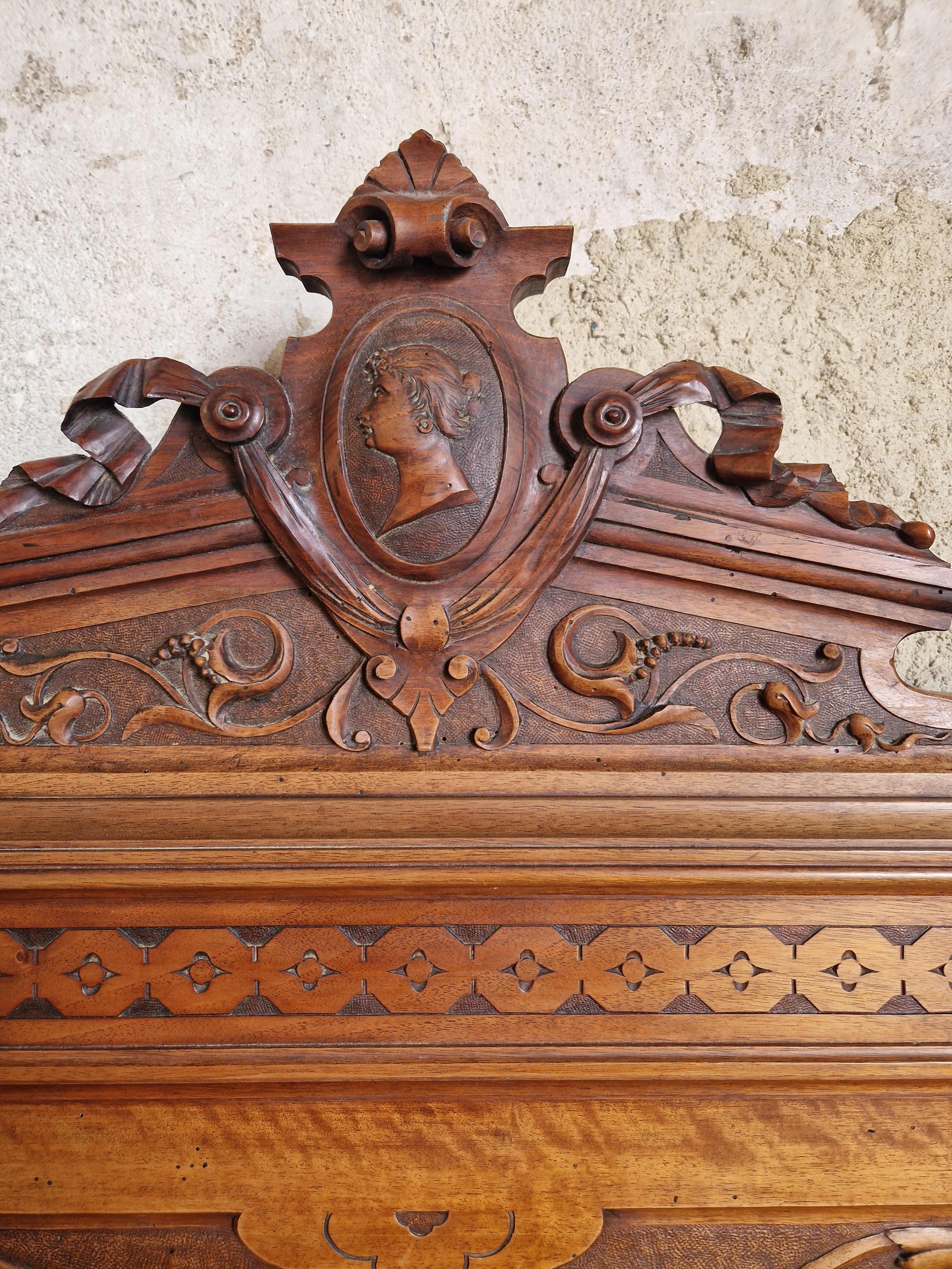 Antique Walnut Bed Renaissance Style 19th Century 8