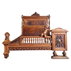 Antikes Bett aus Nussbaumholz im Renaissance-Stil des 19. Jahrhunderts