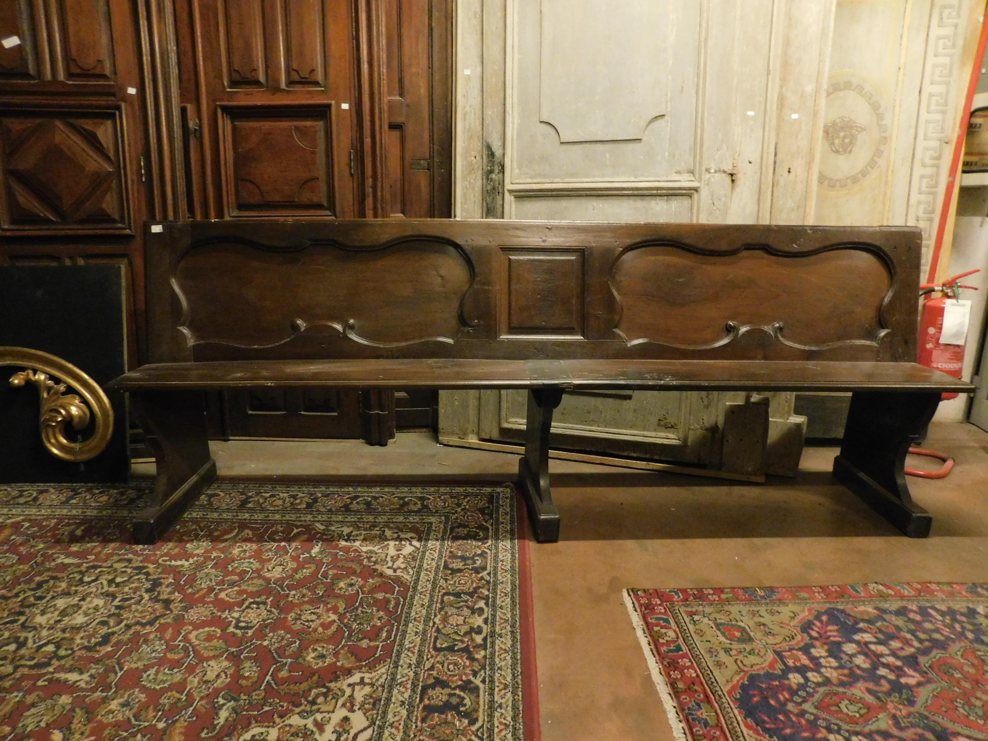 Antique Walnut Bench, Carved Panels, 18th Century, Italy In Good Condition For Sale In Cuneo, Italy (CN)