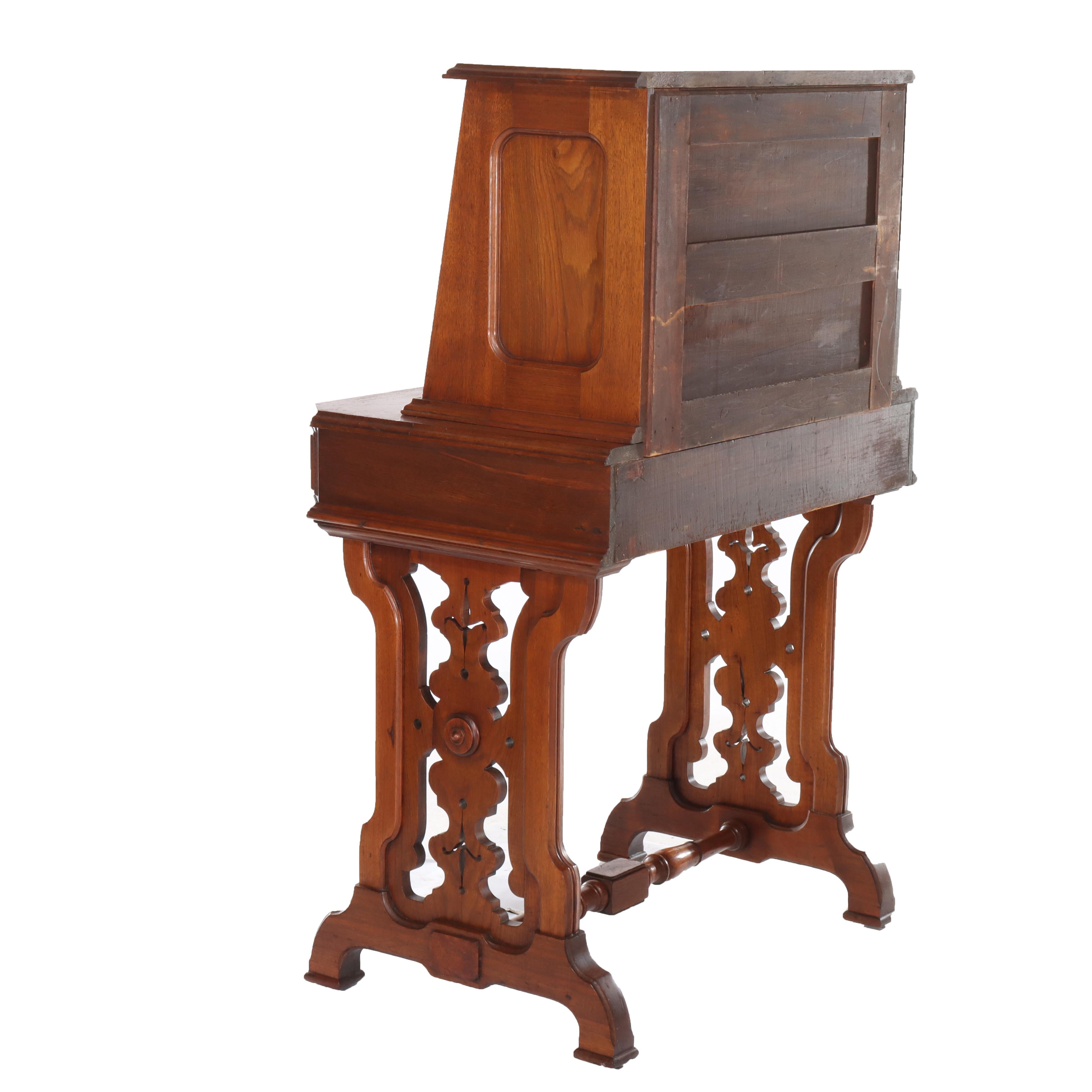 Antike Nussbaum, Vogelaugenahorn & Wurzelholz Lady's Drop Front Desk c1890 im Zustand „Gut“ im Angebot in Big Flats, NY