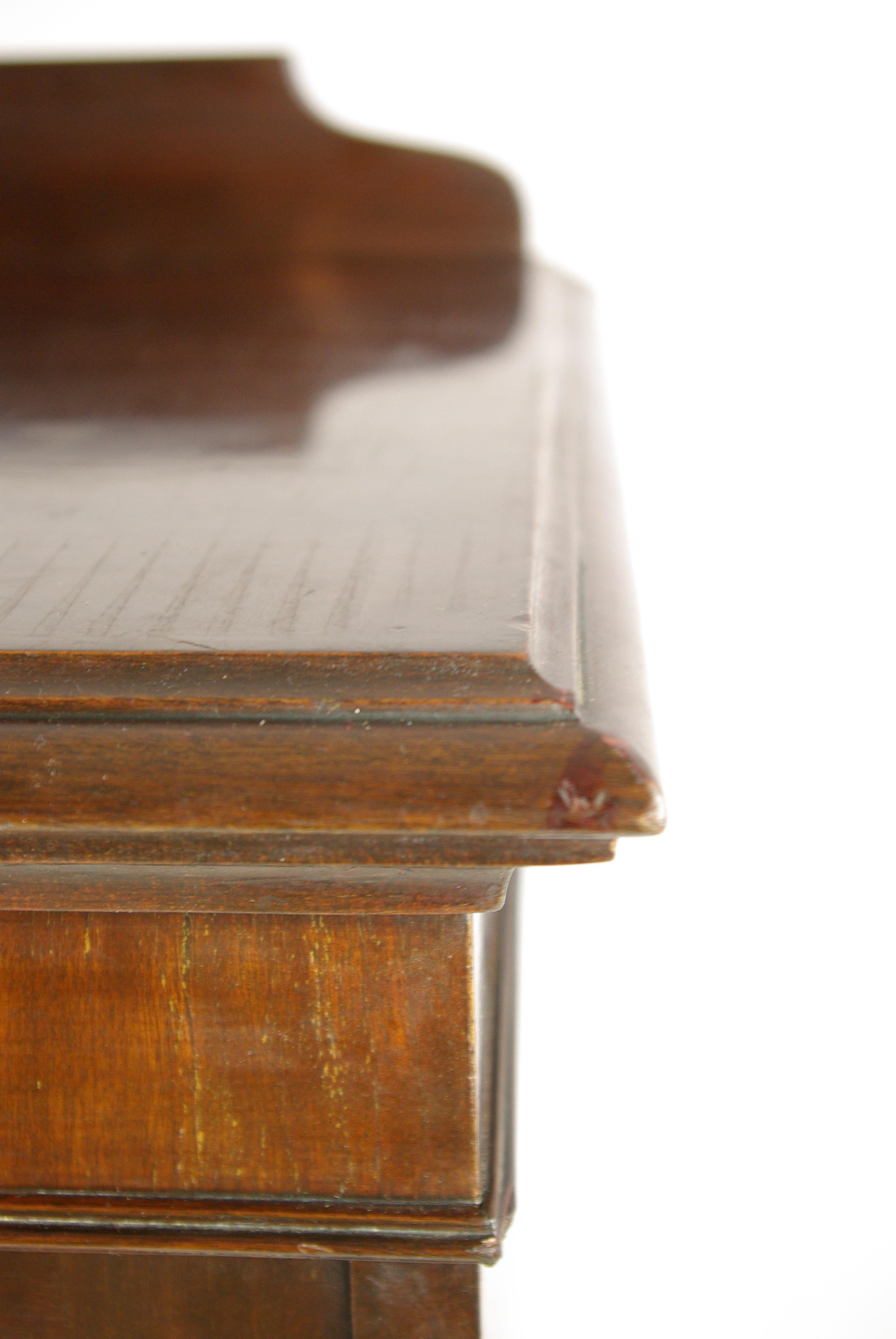 Antique walnut bookcase, three-door bookcase, display cabinet, Scotland 1920, Antique Furniture, B1177

Scotland, 1920
Solid walnut and veneers
Original finish
Rectangular top
Below blank door with oval walnut veneer inlay
Two astragal