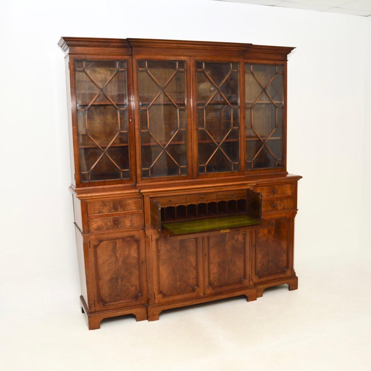 A large and impressive antique walnut secretaire bookcase, made in England, and dating from around the 1900-1920 period.

This is of fine quality and has lots of great features. It is beautifully made from gorgeous walnut, which has stunning colour