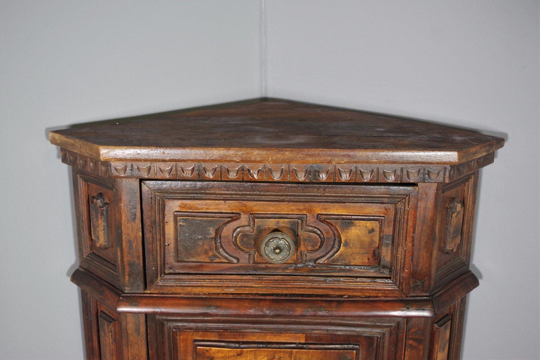 Antique Walnut Burl Corner Cabinet – Timeless Elegance in vendita 3