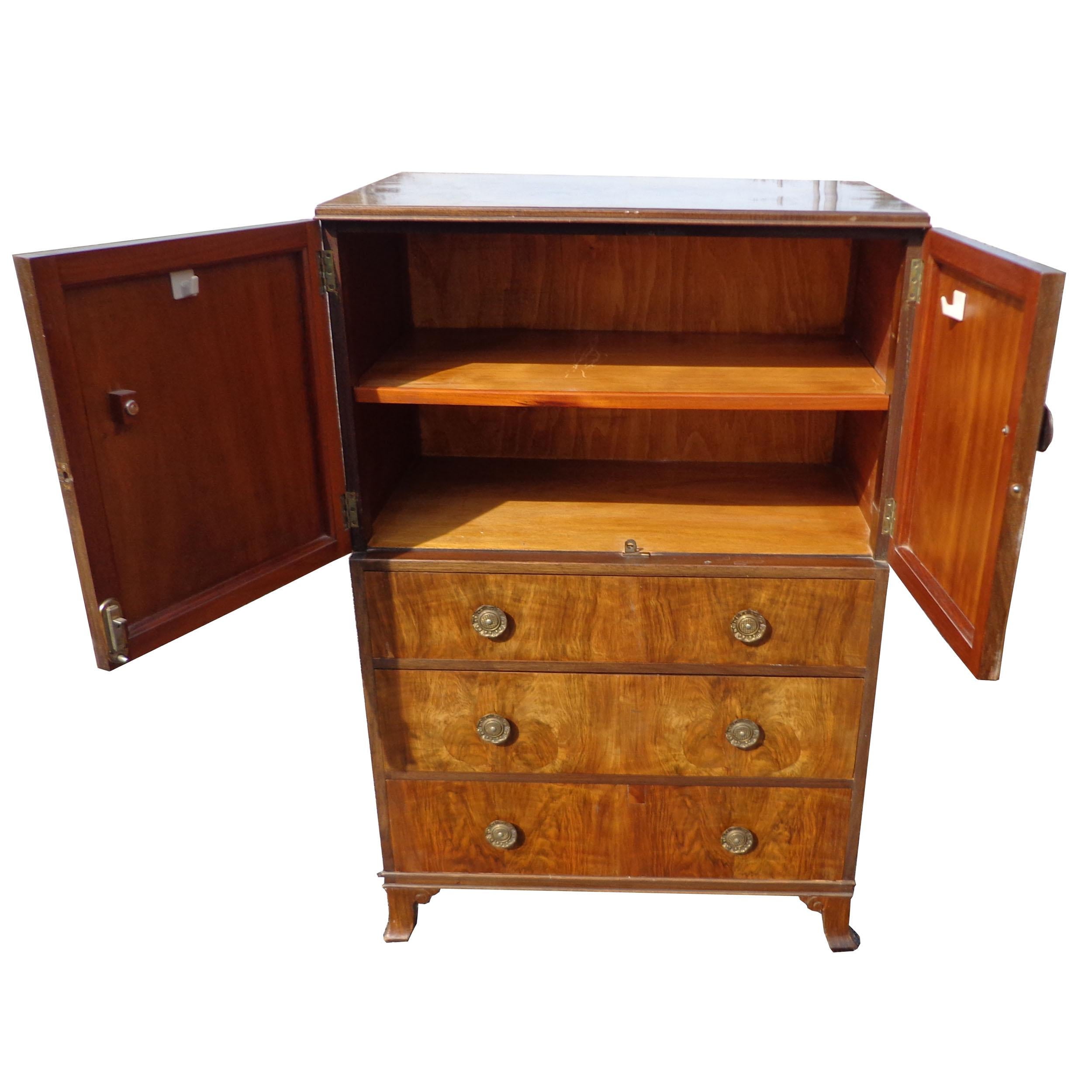 Antique Walnut Burl Dresser Armoire Linen Cabinet In Good Condition For Sale In Pasadena, TX