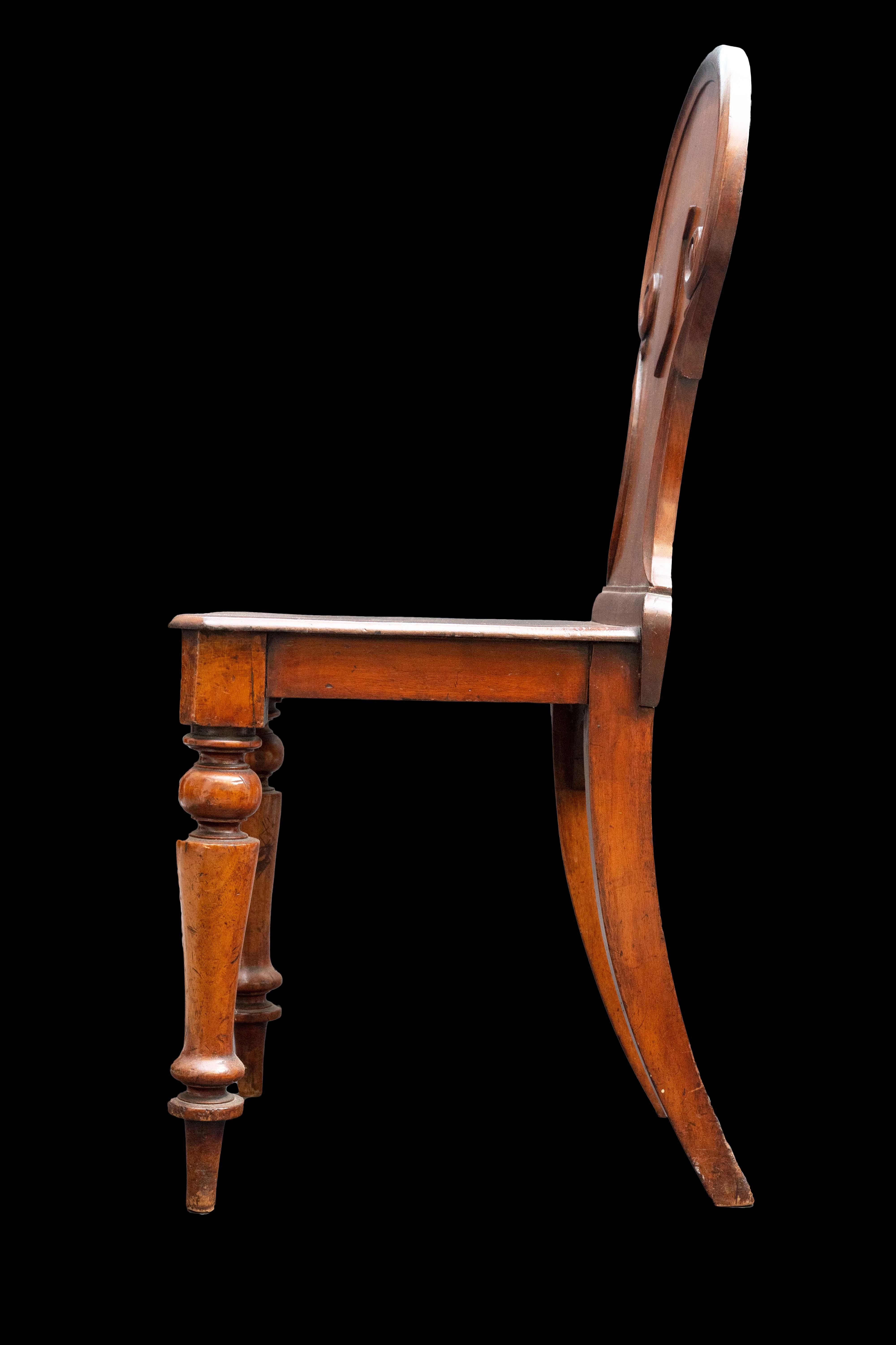 Antique Walnut Chair W/ Crest Detail In Good Condition In New York, NY