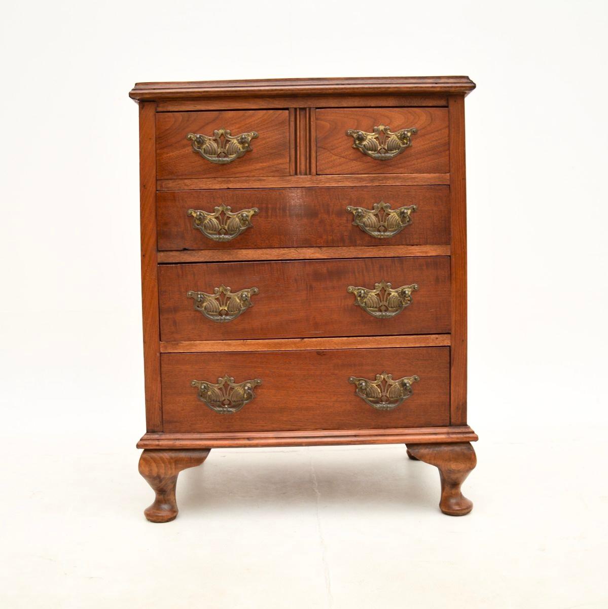 A charming antique walnut chest of drawers, made in England and dating from around the 1920-30’s.

It is of very small proportions, perfect for use as a bedside chest or occasional side table. The walnut has a lovely colour tone, this sits on
