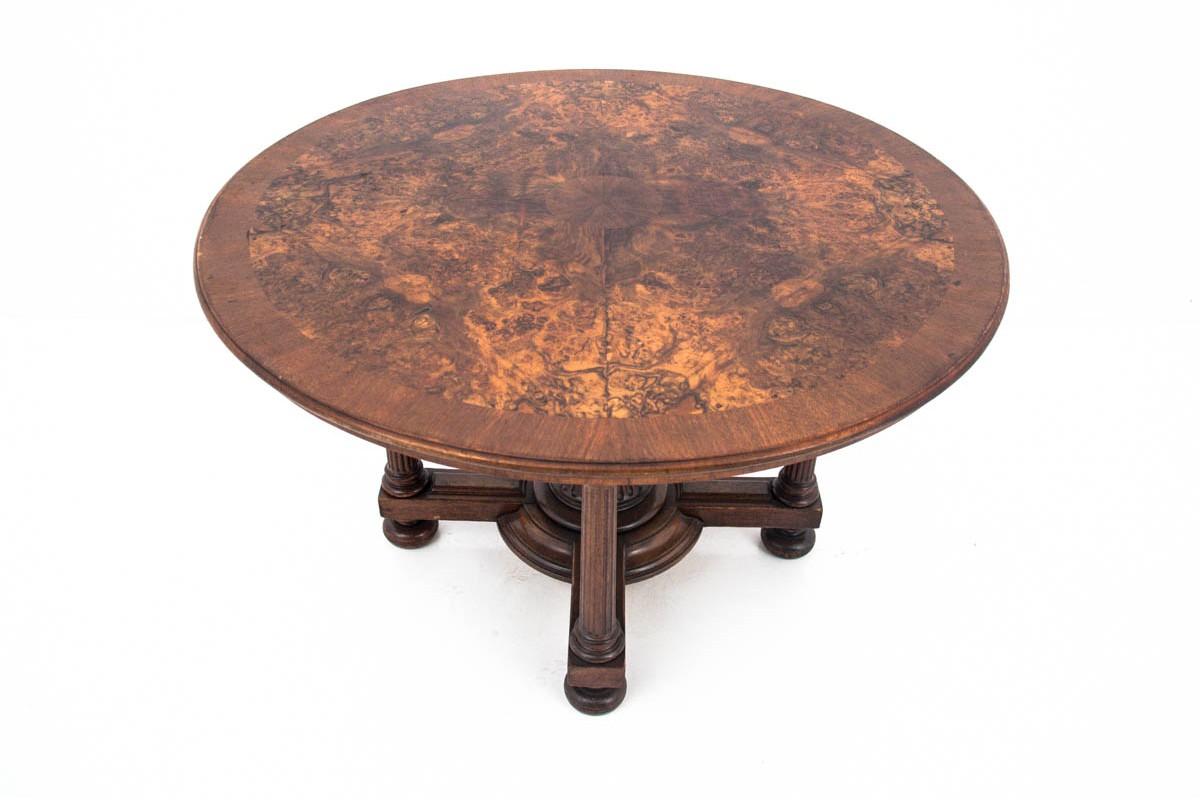 Antique Walnut Coffee Table, circa 1890 In Good Condition In Chorzów, PL