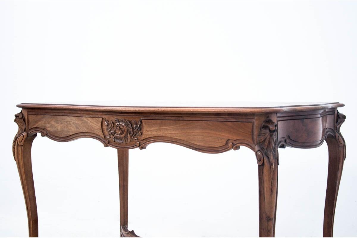 Antique table , France, circa 1900.

Very good condition.

Wood: walnut

dimensions: height 76 cm width 117 cm depth 66 cm