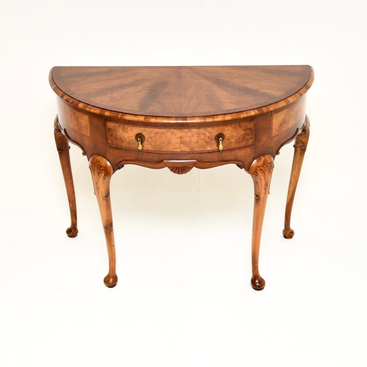 An outstanding antique walnut console table by Hamptons of Pall Mall. This was made in London in the 1890-1900 period.

It is of absolutely superb quality, and has a gorgeous design. The top has segmented figured walnut and cross banded edges, there