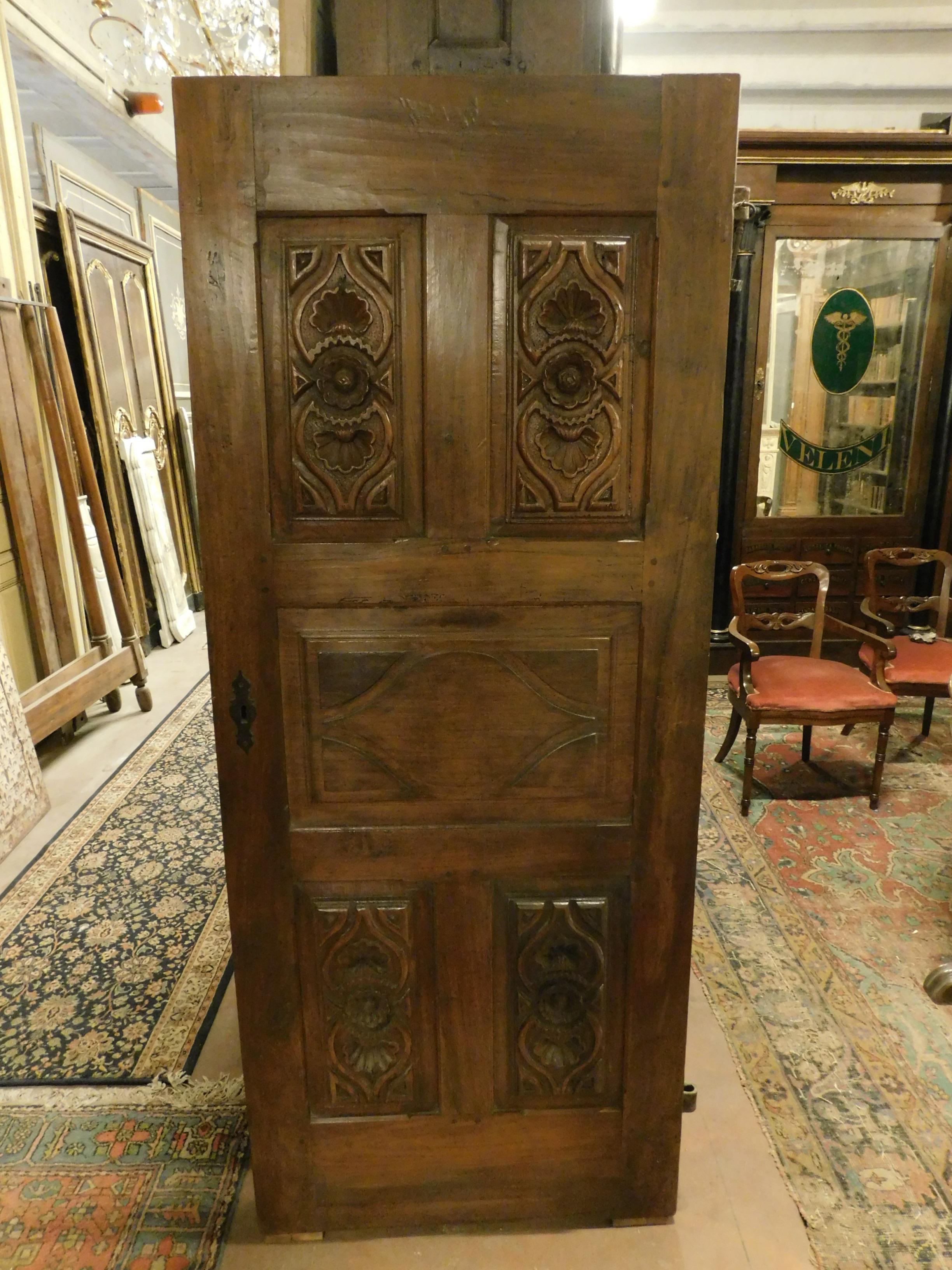 Ancient interior door, hand-carved in precious walnut wood, carved tiles with typical designs of the time, built in the 19th century in Italy
It has original irons for opening to push right, but it can also be adapted and transformed into sliding,