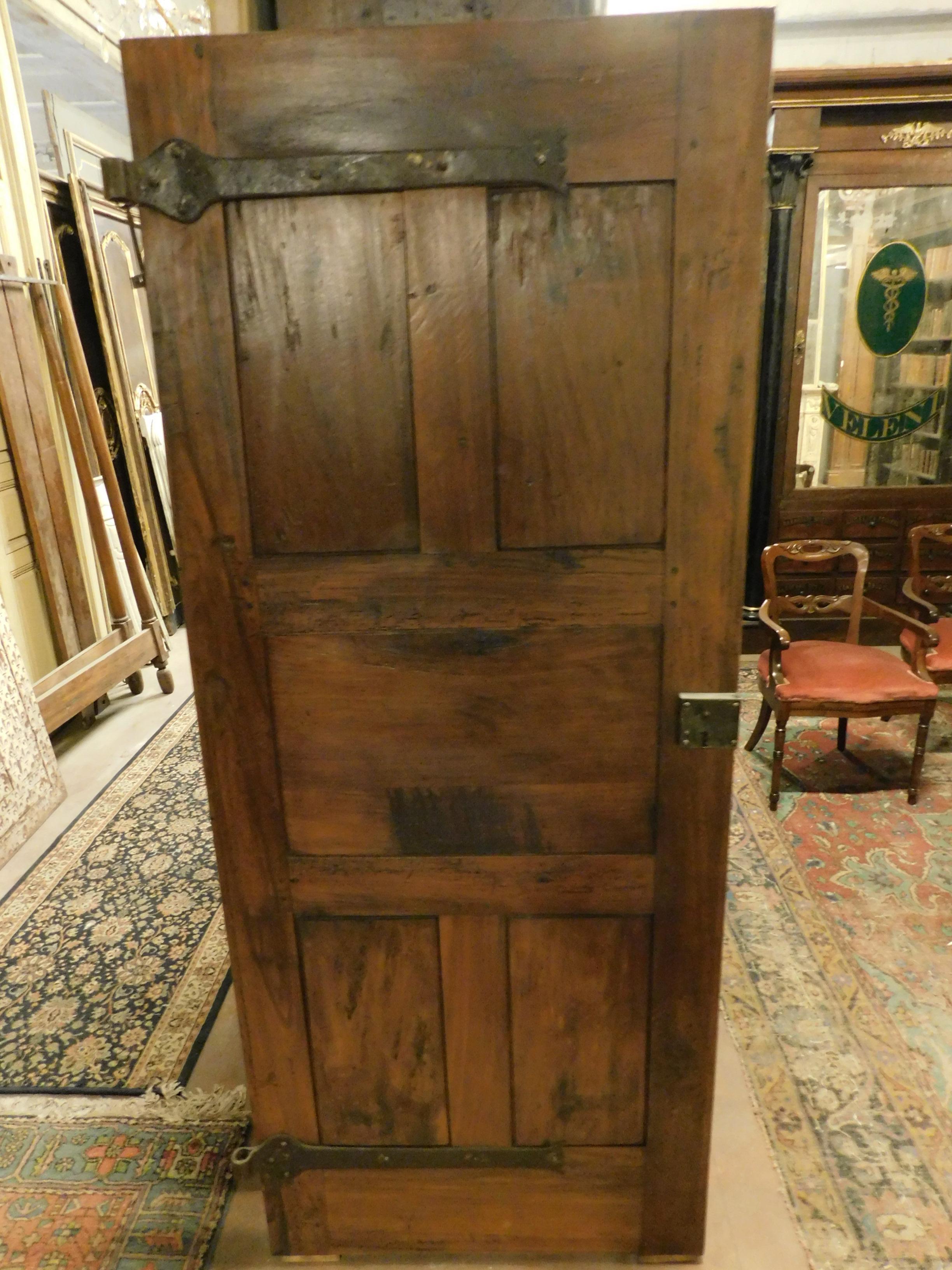 Antique Walnut Door with Carved Tiles, 19th Century, Italy In Good Condition For Sale In Cuneo, Italy (CN)