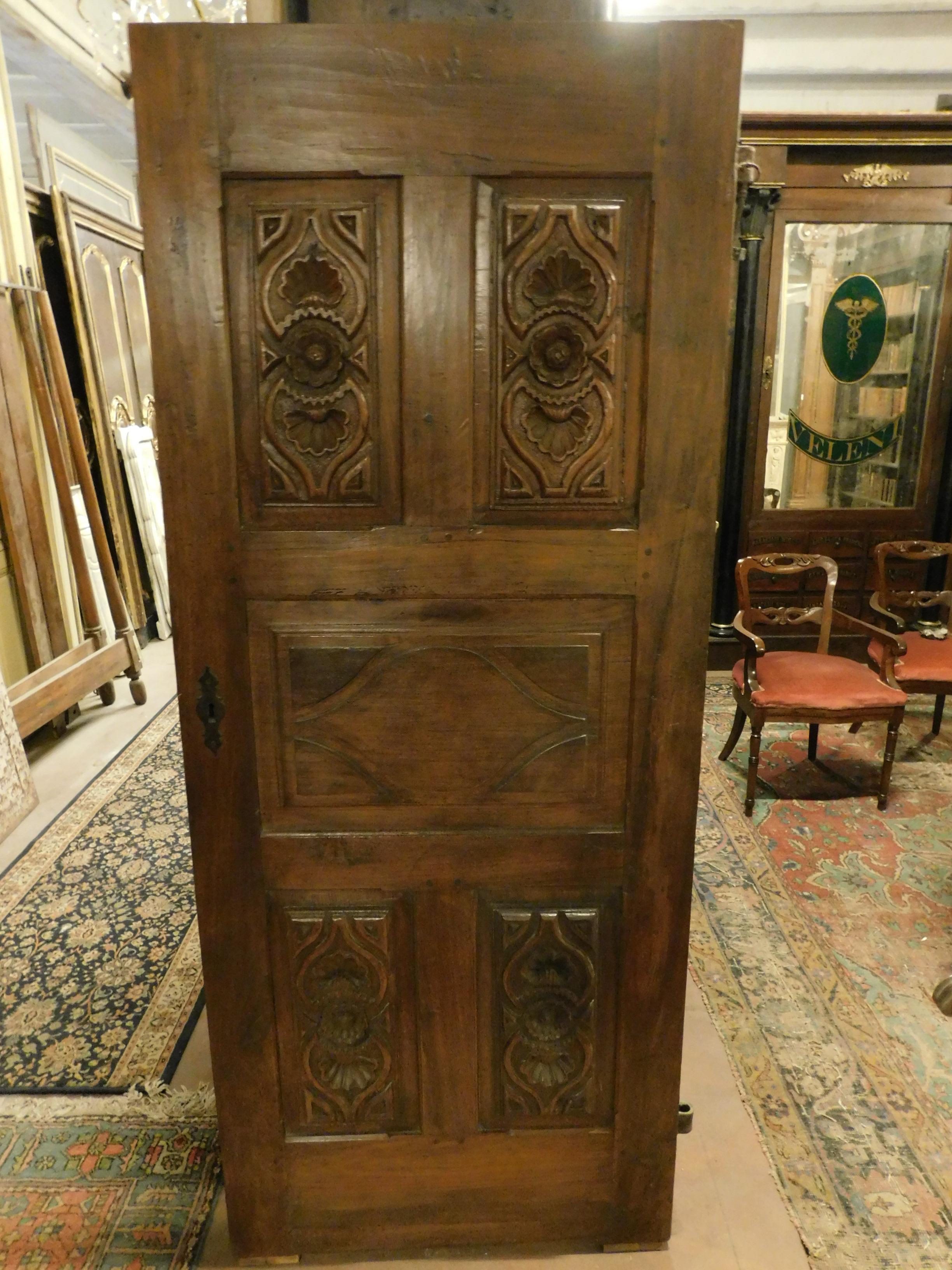 Antique Walnut Door with Carved Tiles, 19th Century, Italy For Sale 1
