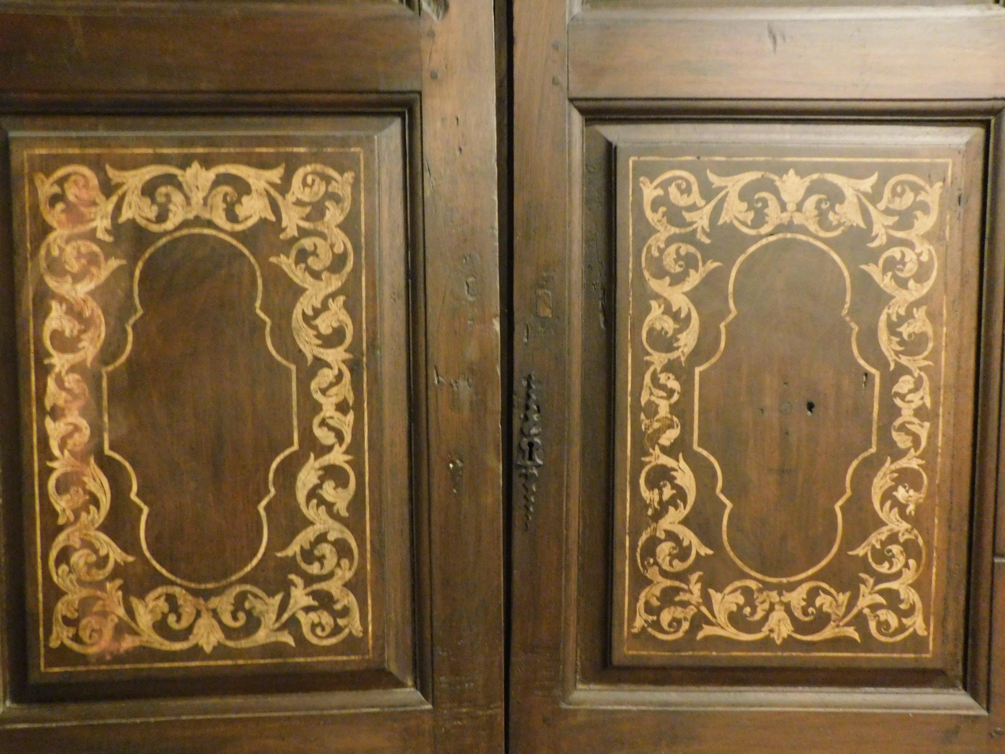 Italian Antique Walnut Double Door, Two Wings Light/Dark Inlays, 18th Century, Italy For Sale