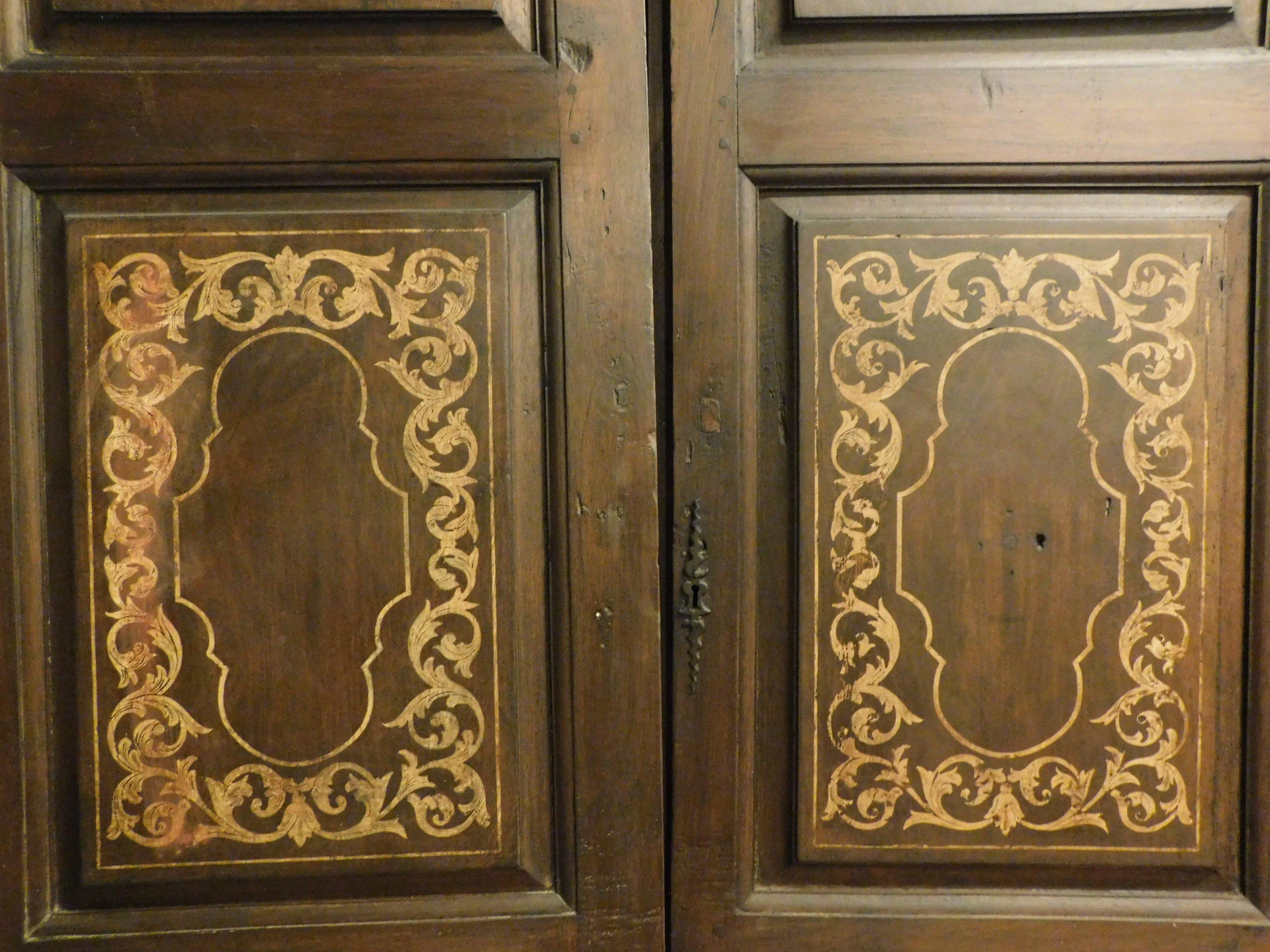 Early 18th Century Antique Walnut Double Door, Two Wings Light/Dark Inlays, 18th Century, Italy For Sale