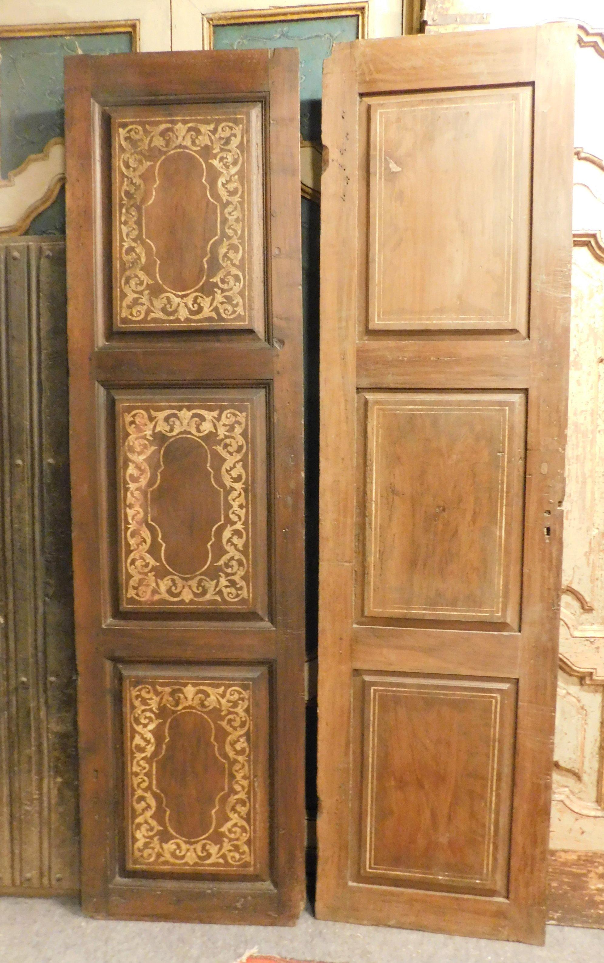 Antike antike Nussbaum-Doppeltür, zwei Flügel, Licht-/Dunkel-Intarsien, 18. Jahrhundert, Italien im Angebot 1