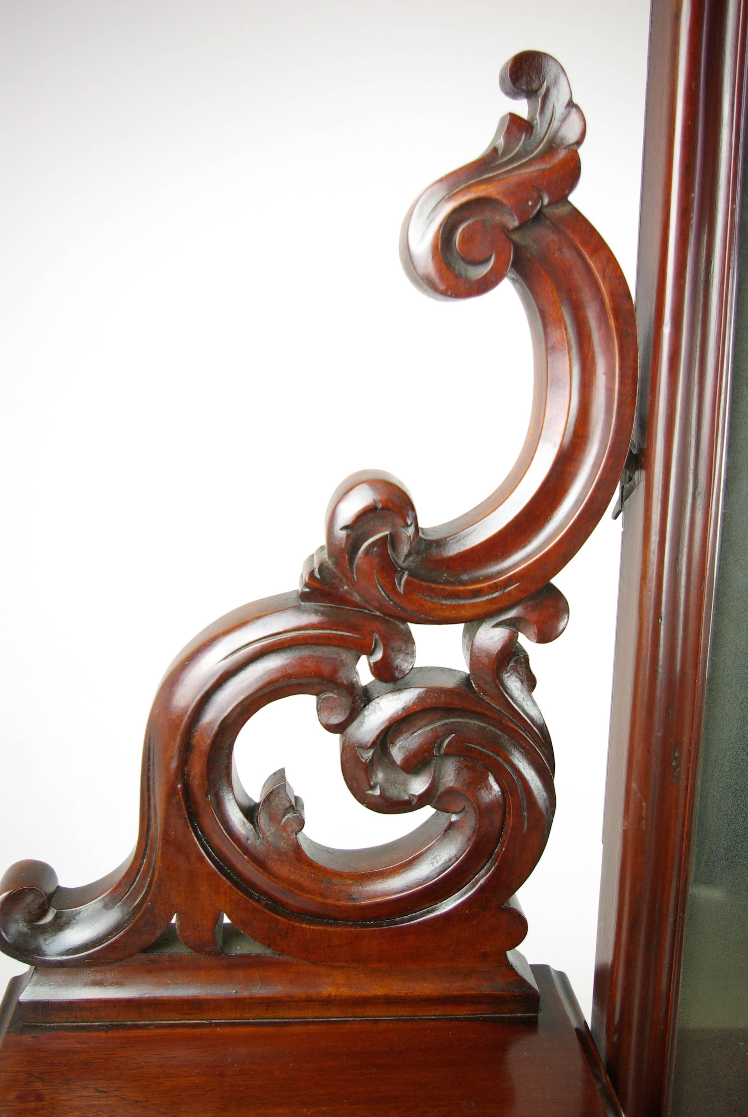 Antique Walnut dresser, carved vanity, duchess dressing table, Scotland 1870, antique furniture

Scotland 1870
Large framed mirror with carved top
Supported by carved supports
Adjustable mirror angle
Seven working dovetailed drawers to the upper