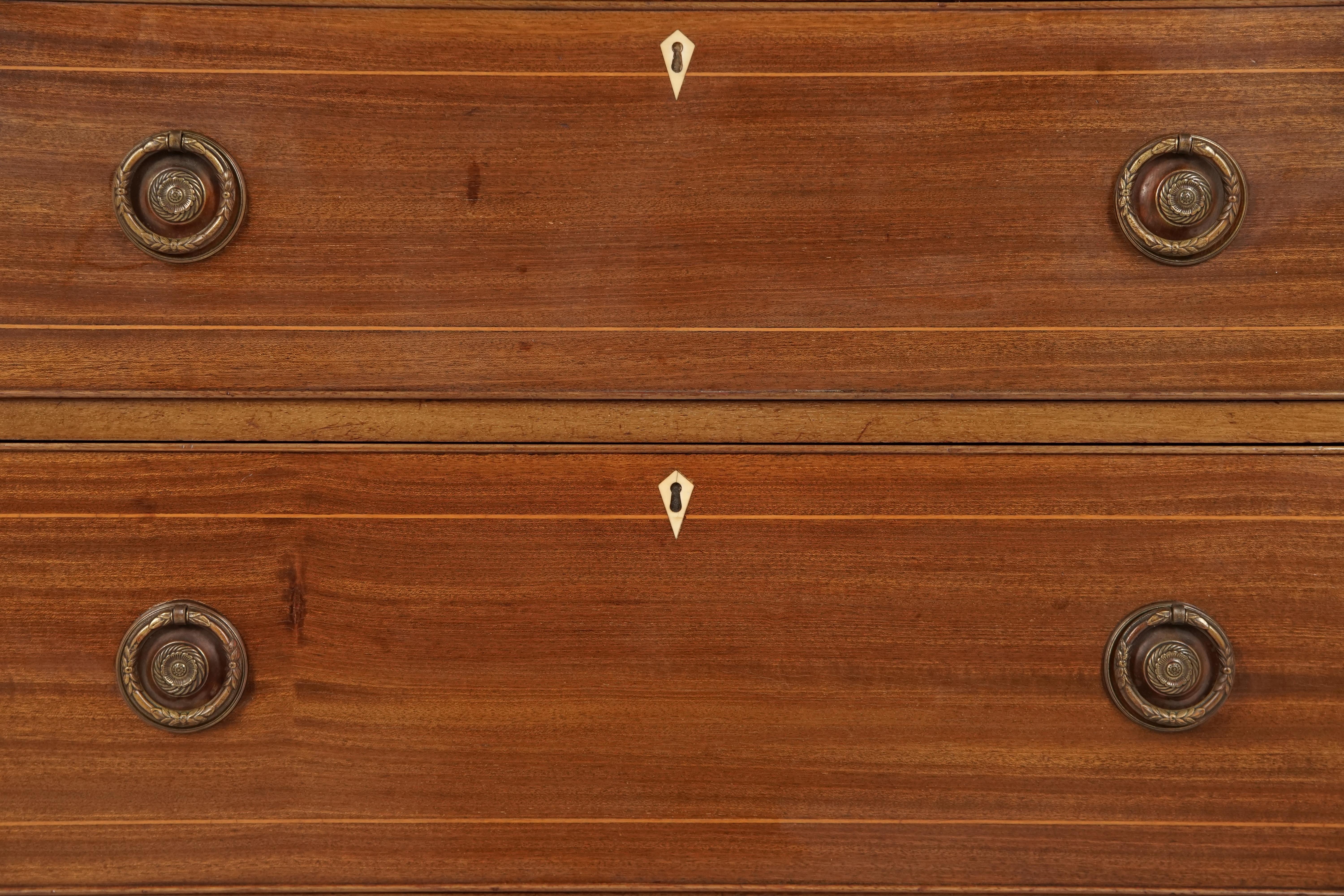 Antique walnut dresser, inlaid, fine chest of drawers, Scotland 1910, BX8

Scotland 1910
Solid walnut + veneers
Original finish
Rectangular moulded top with round ends on the front
Pair of inlaid drawers below
Three graduating inlaid