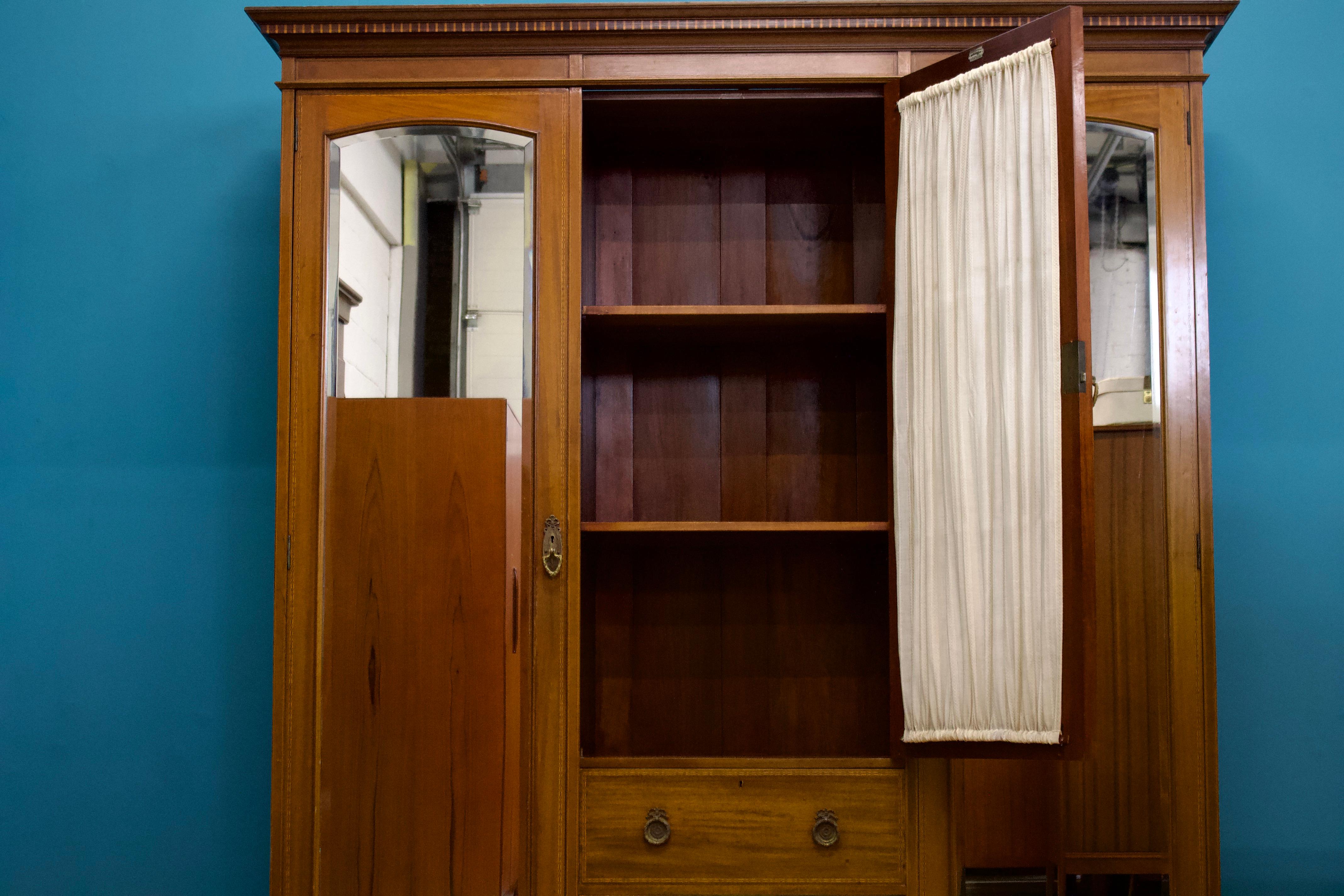 Antique Walnut Edwardian Compactum Wardrobe from Waring & Gillow, 1910s 4