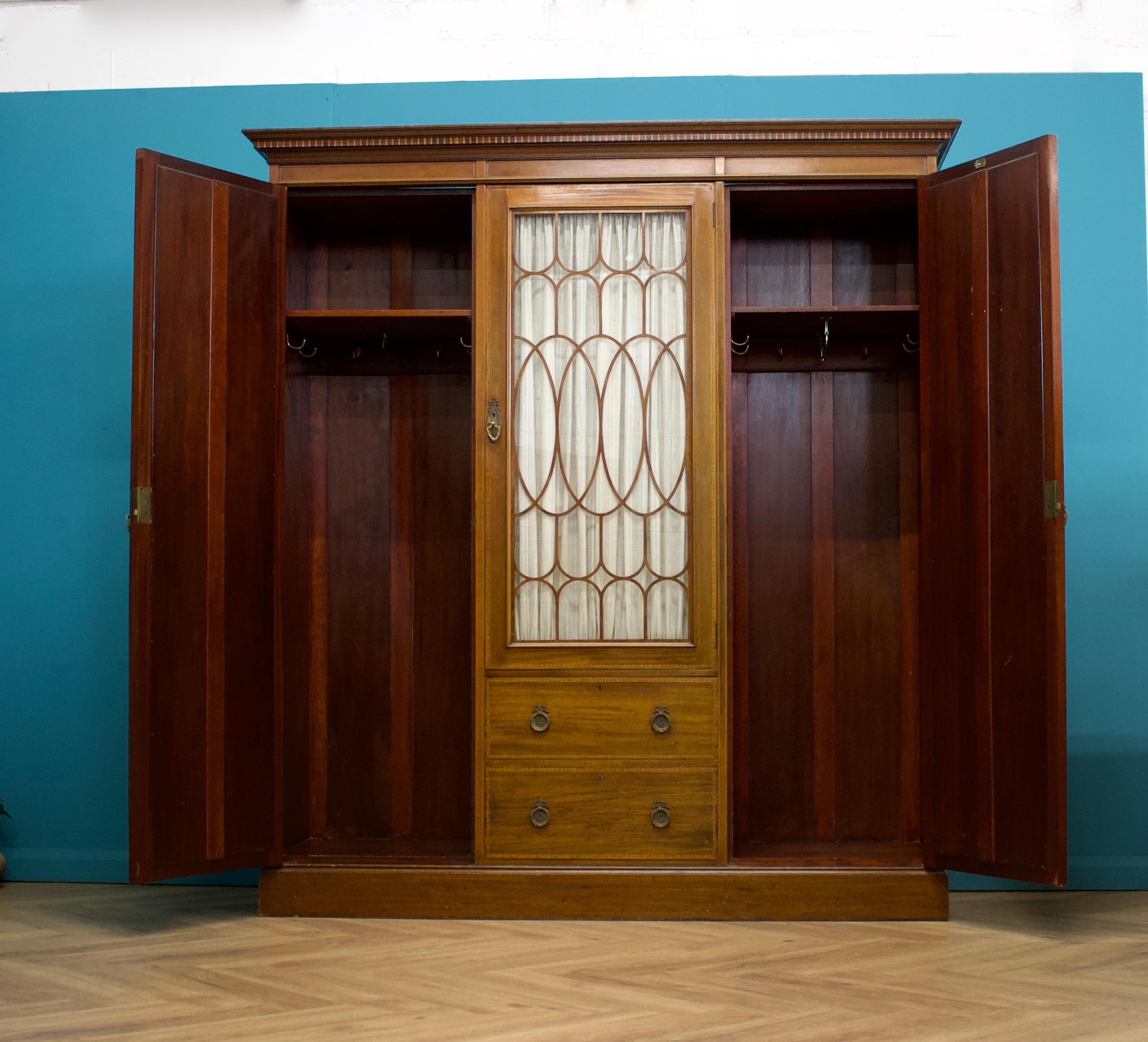 Antique Walnut Edwardian Compactum Wardrobe from Waring & Gillow, 1910s In Good Condition In South Shields, GB