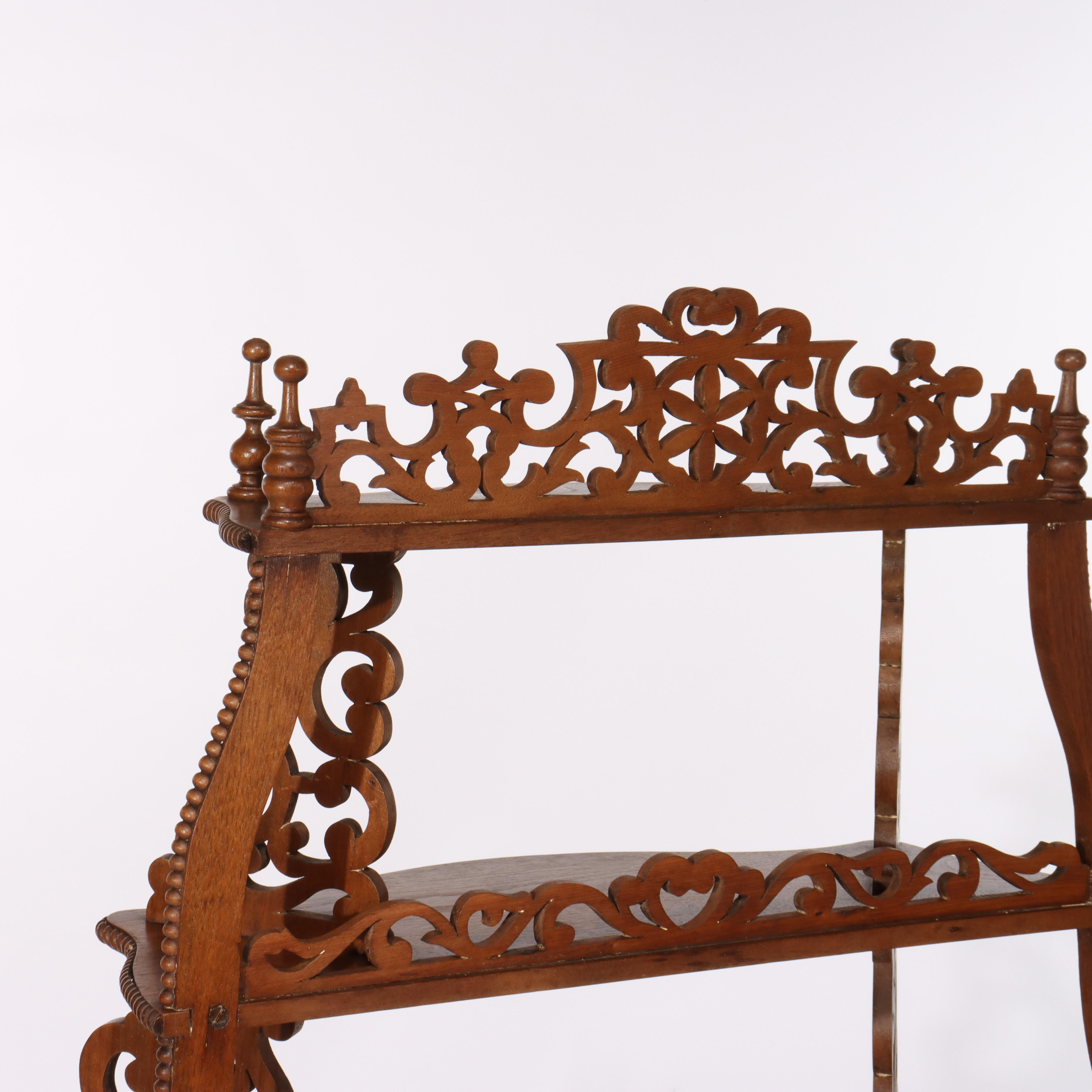 Etagere a cinque ripiani con cassetto in noce antico filigranato C1880 in vendita 4