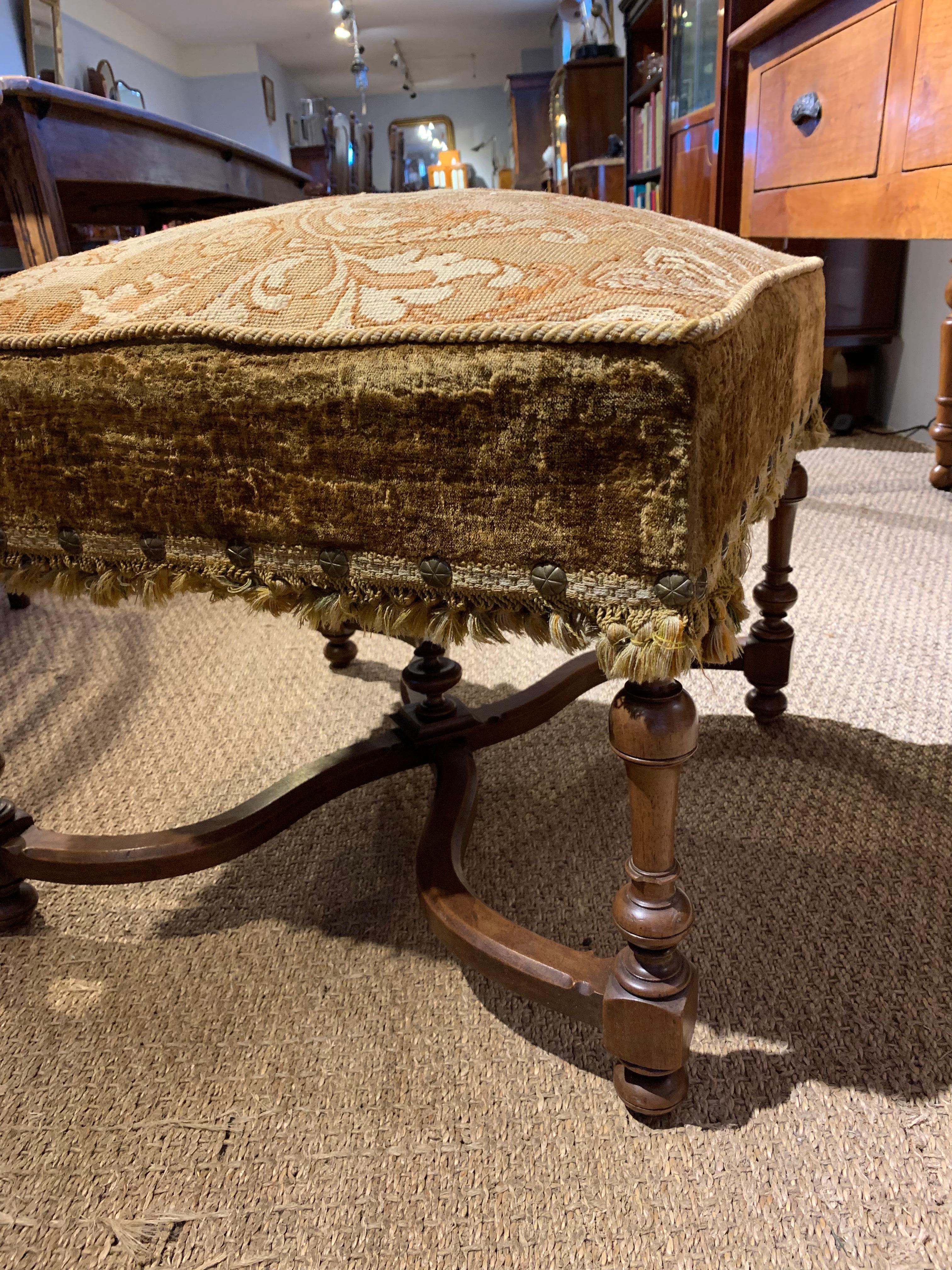Late 19th century walnut foot stool 

French circa 1890, with original tapestry cover 

Measures: Height 21 inches 
Width 20 inches
Depth 20 inches.