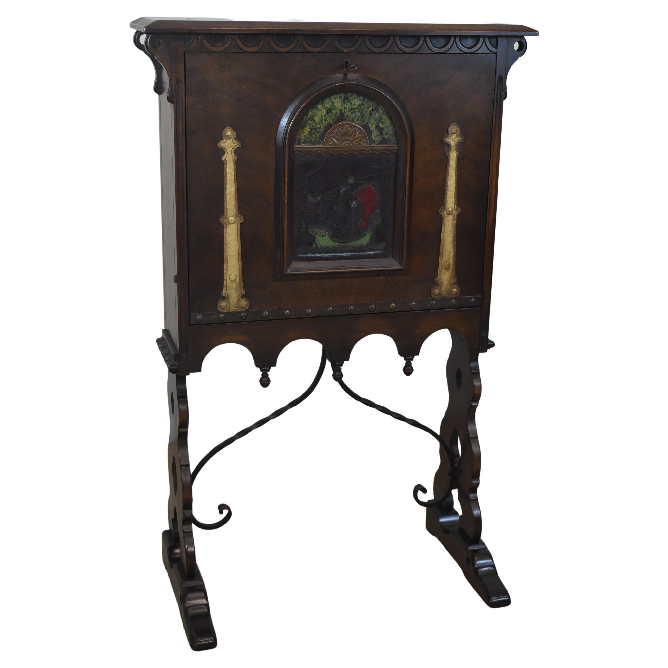 Antiker Schreibtisch aus Nussbaumholz im gotischen Revival-Stil mit Tropfenfront Hastings Furniture Co