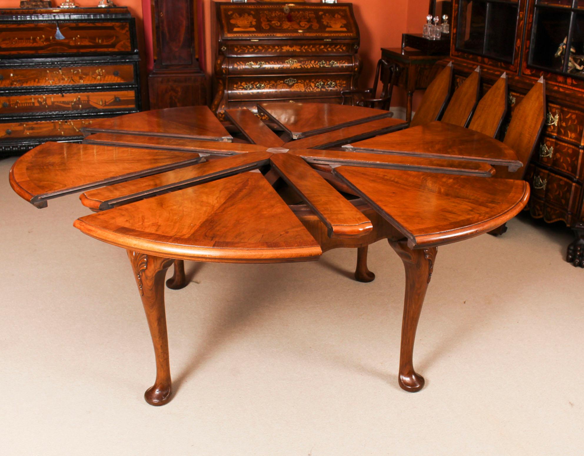 English Antique Walnut Jupe Action Dining Table by Gillows & 8 Chairs Late 19th Century